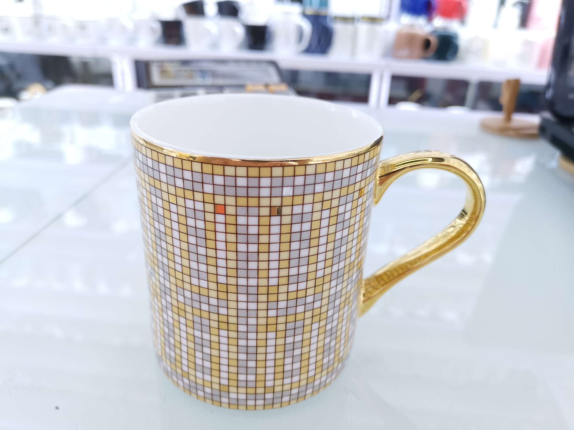 Gold-plated mugs, ceramic cups, water cups, coffee cups undefined