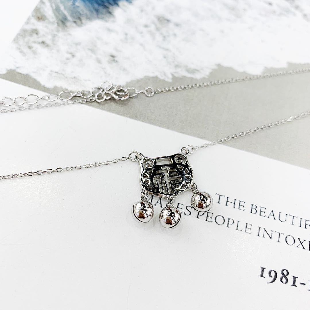 The s925 silver "Fu" character lock with bell pendant necklace does not fade and does not cause allergies Specification image