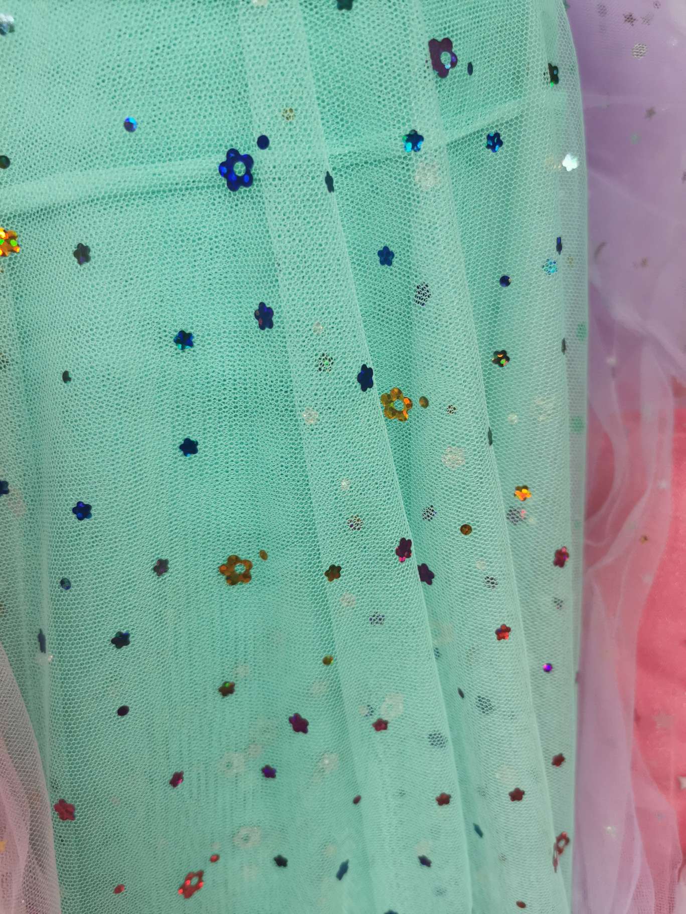 七彩梅花亮片网纱公主裙头饰服装背景图片兰绿