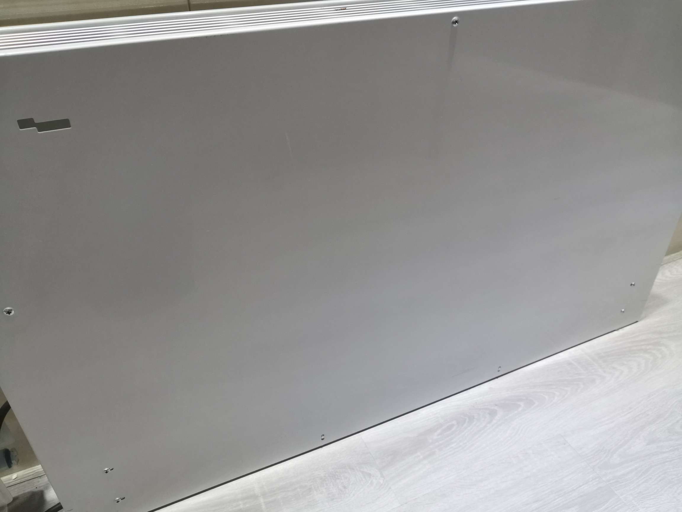 Electric radiators have no brackets Specification image