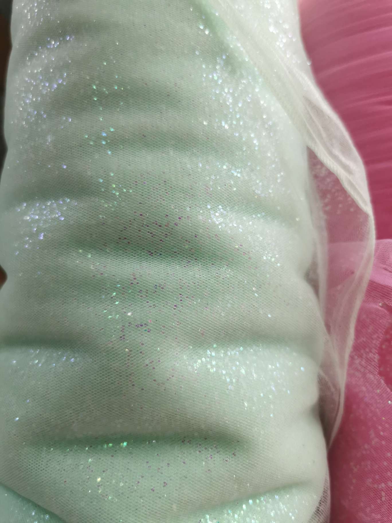 七彩亮粉网纱公主裙头饰服装背景图片绿