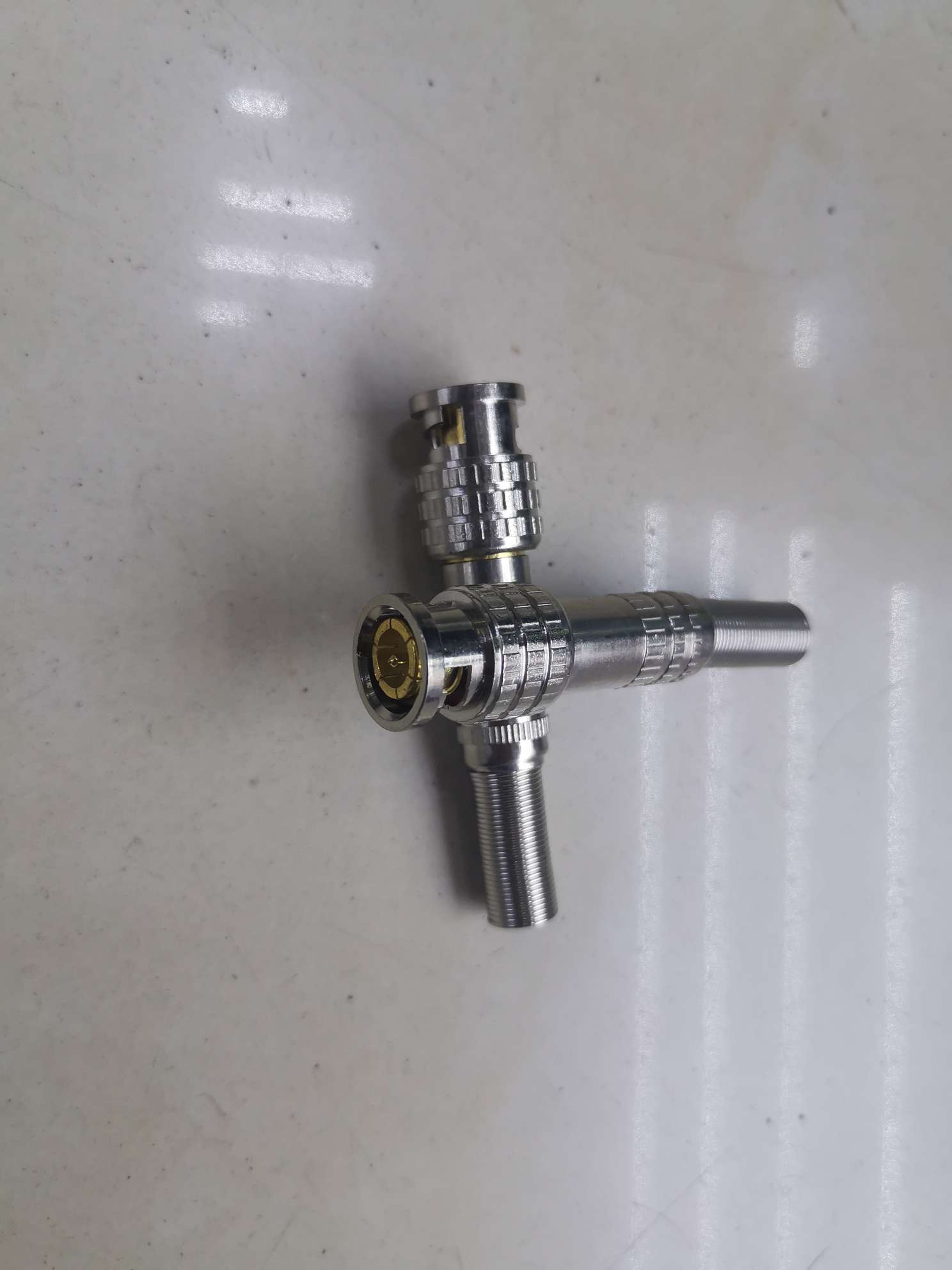 监控器接头