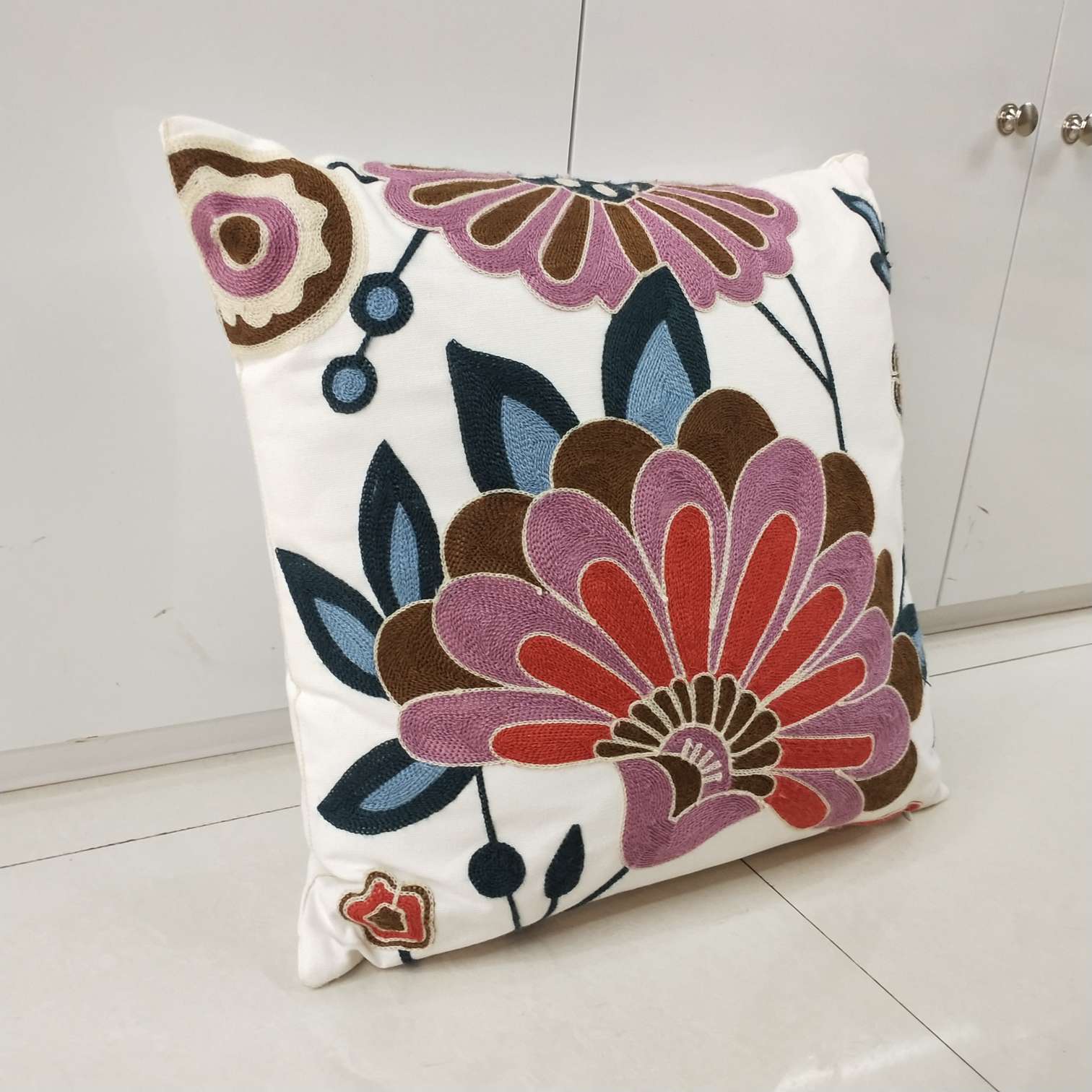 Chinese-style retro throw pillows, American-embroidered cushions, headboard and sofa backrests details Picture