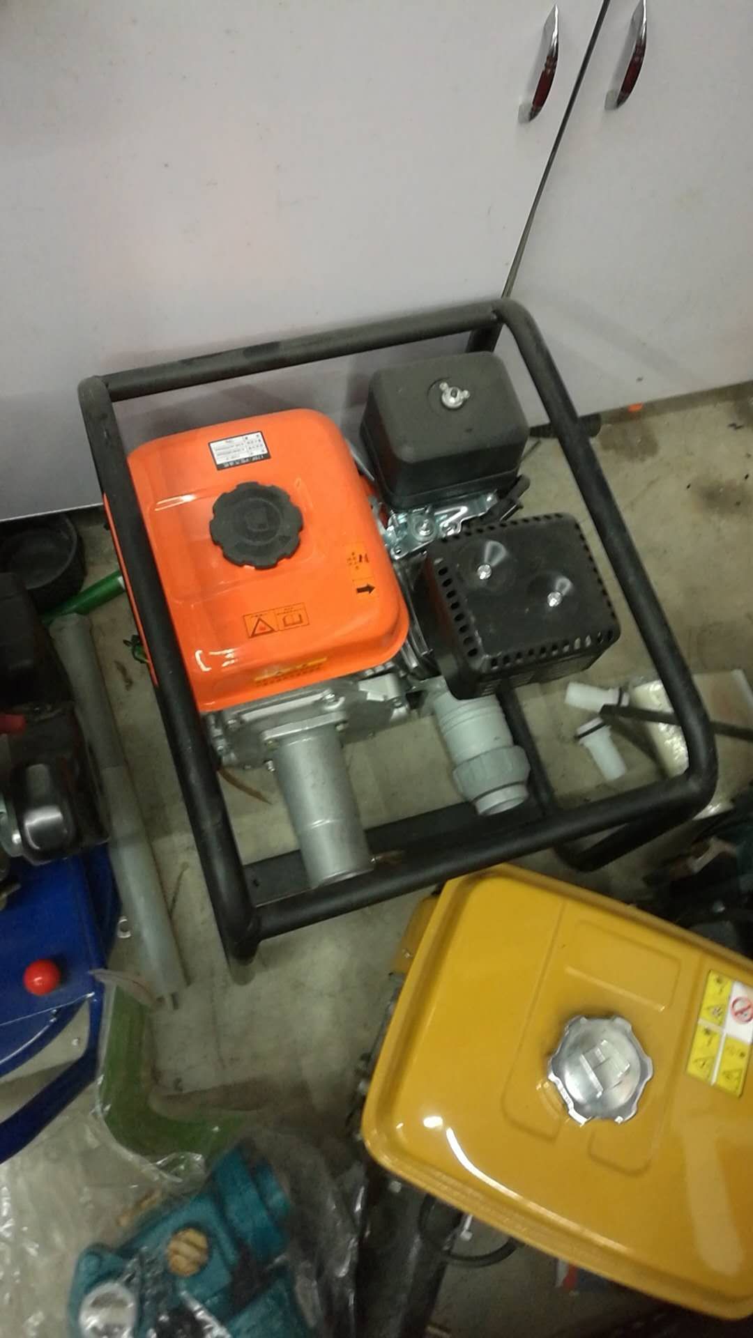 Gasoline insertion type vibrator