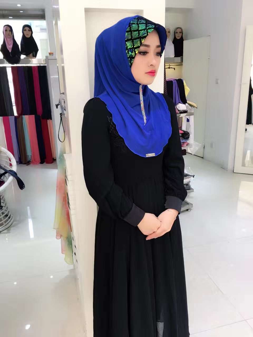 Muslim headscarf manufacturer direct Leica monochrome headscarf hard hat brim with color shingle headscarf Muslim women's headscarf details Picture
