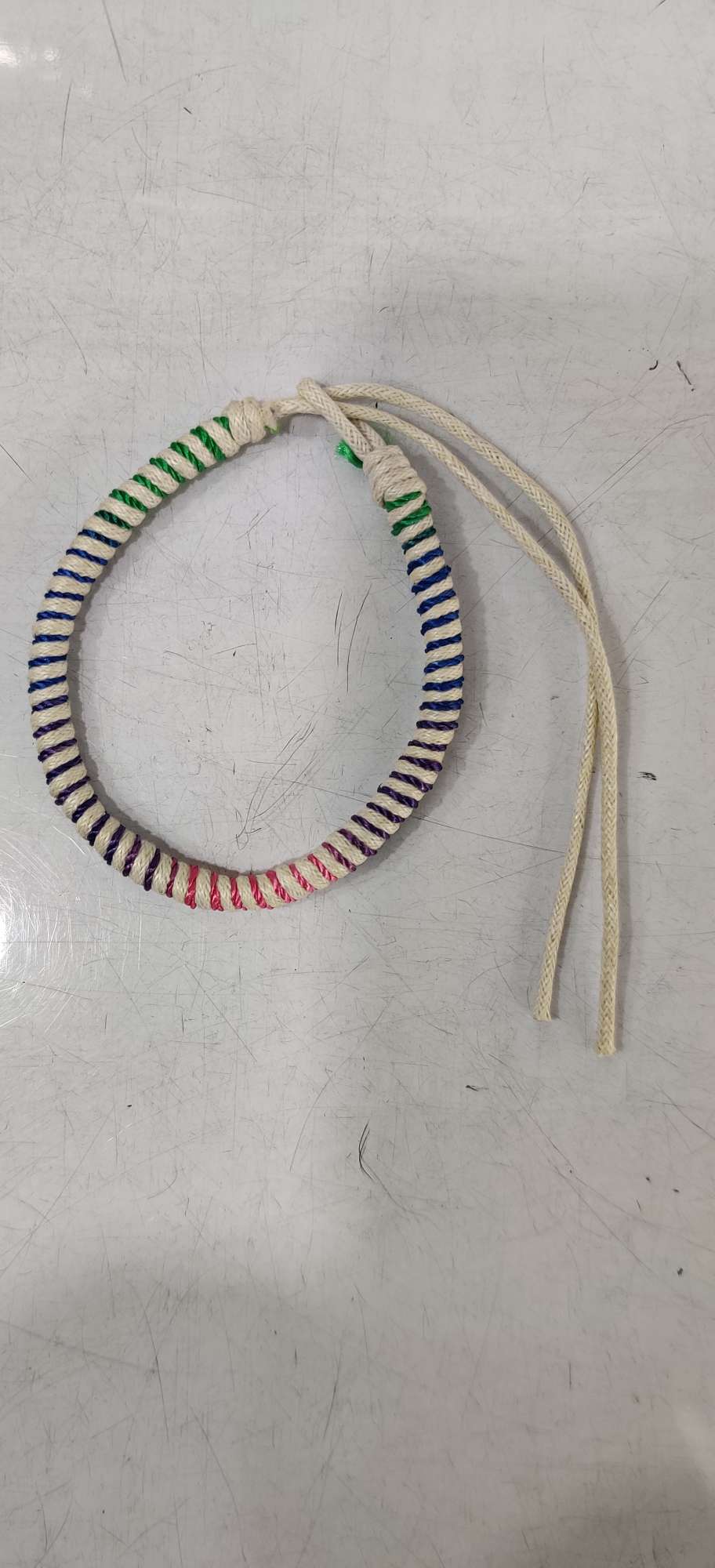 1.5 Smooth winding of wax and colored thread thumbnail