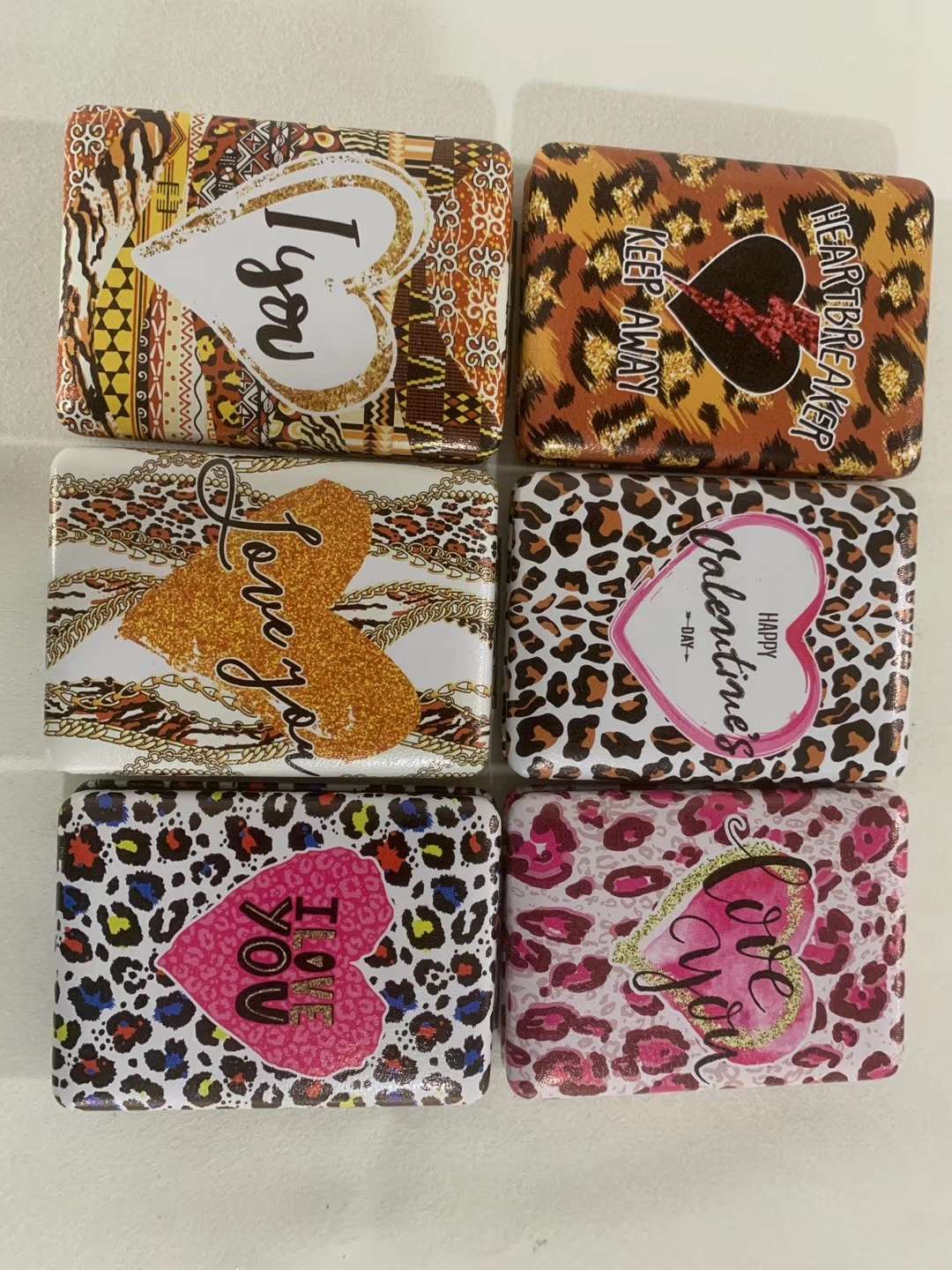 新款时尚豹纹爱心系列图双面印花折叠便携化妆镜产品图