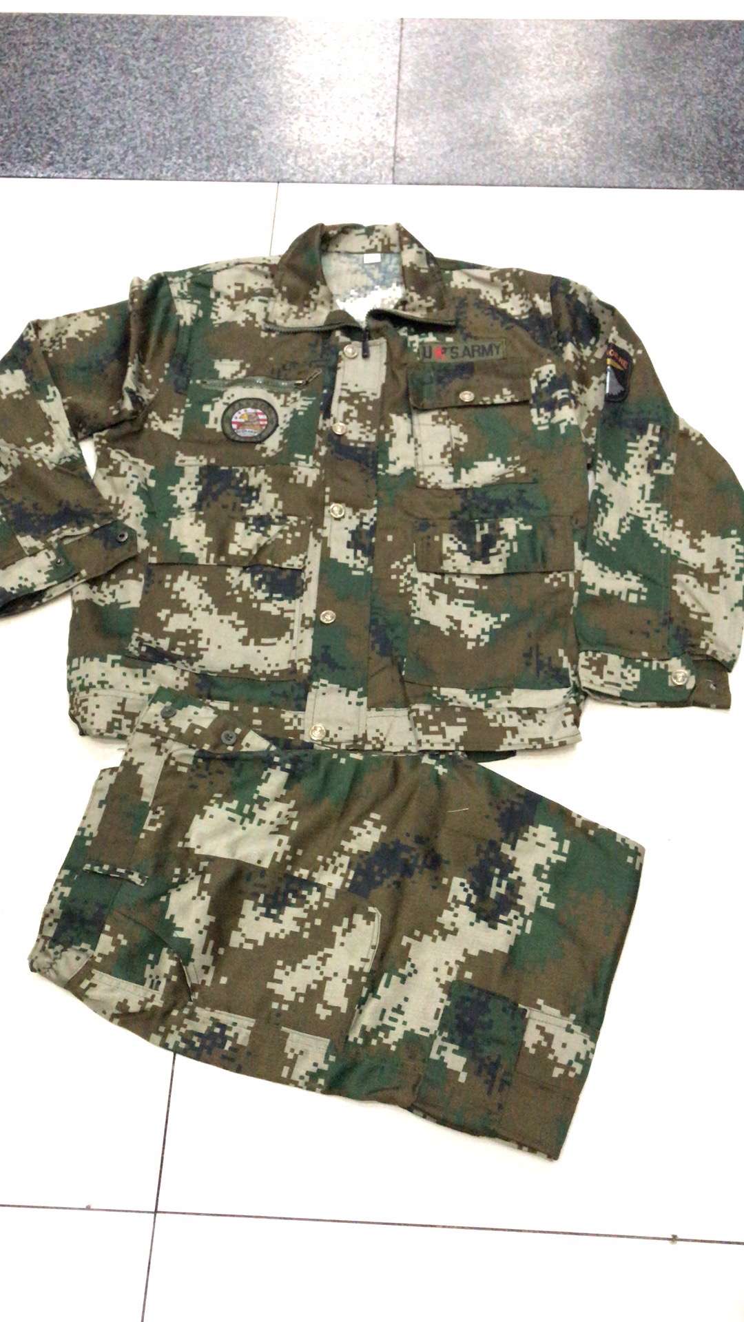 97迷彩服产品图