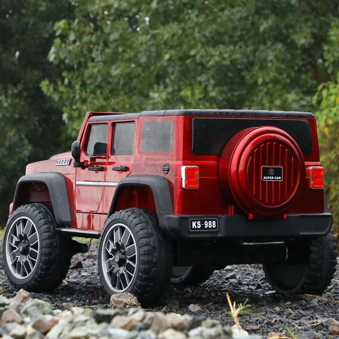 Children swing the remote-controlled car details Picture