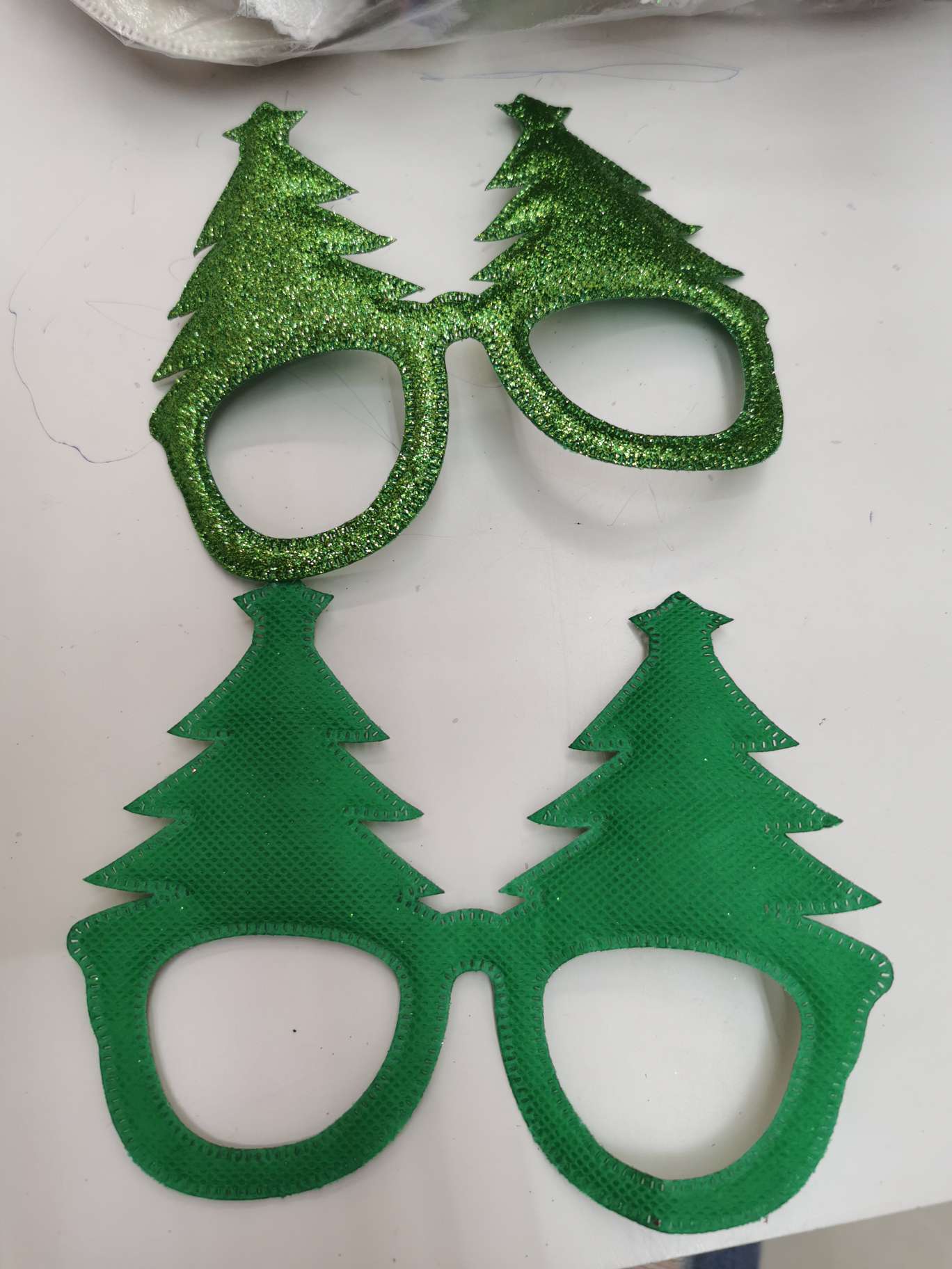 Fine gold powder Christmas tree glasses details Picture