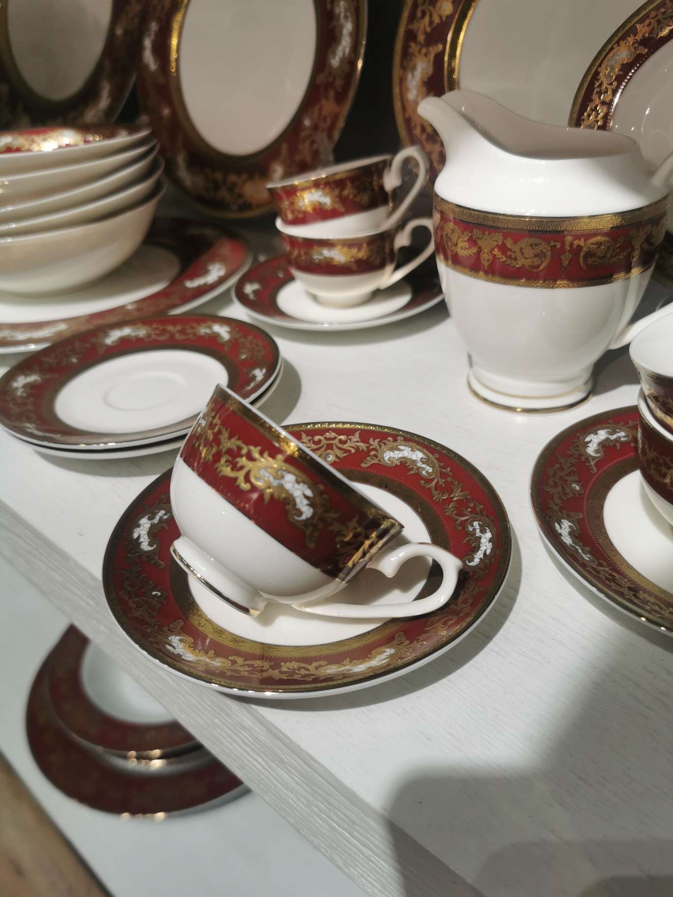 124 pieces of relief gilded bone China Western tableware Specification image