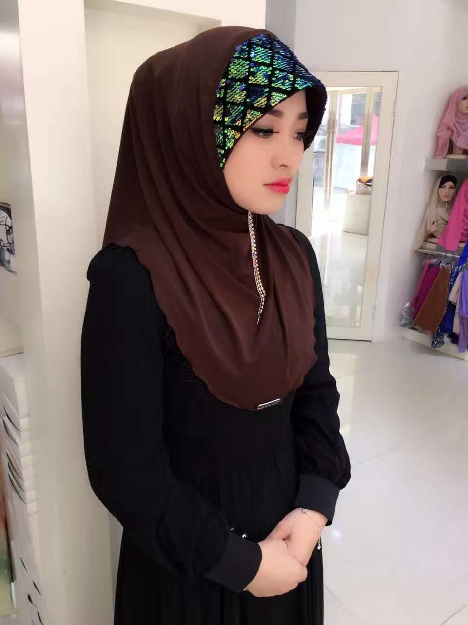 Muslim headscarf manufacturer direct Leica monochrome headscarf hard hat brim with color shingle headscarf Muslim women's headscarf undefined