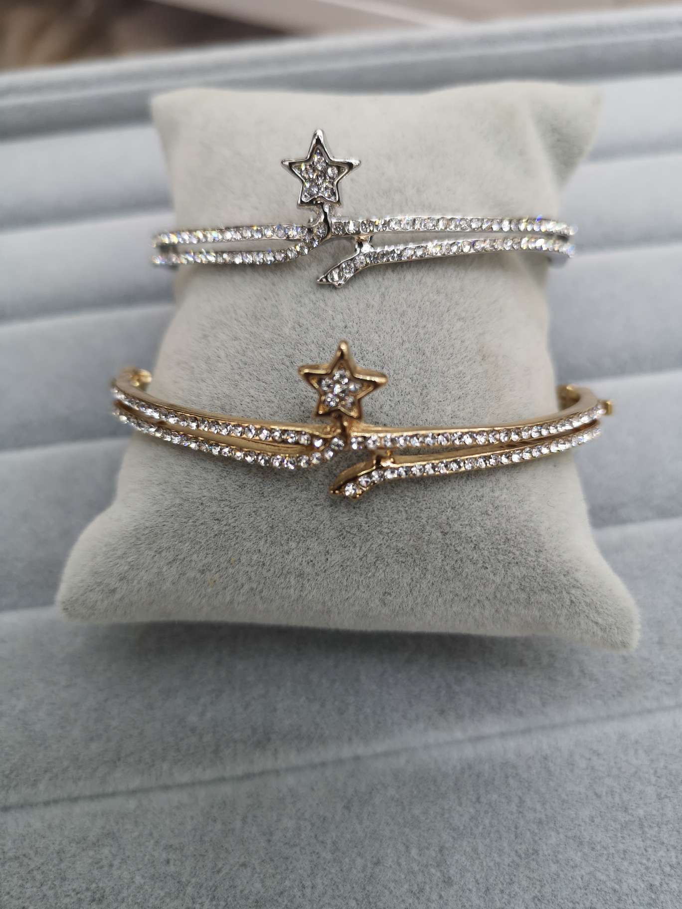 Exquisite bracelet, fashionable accessory, handcrafted with unique design