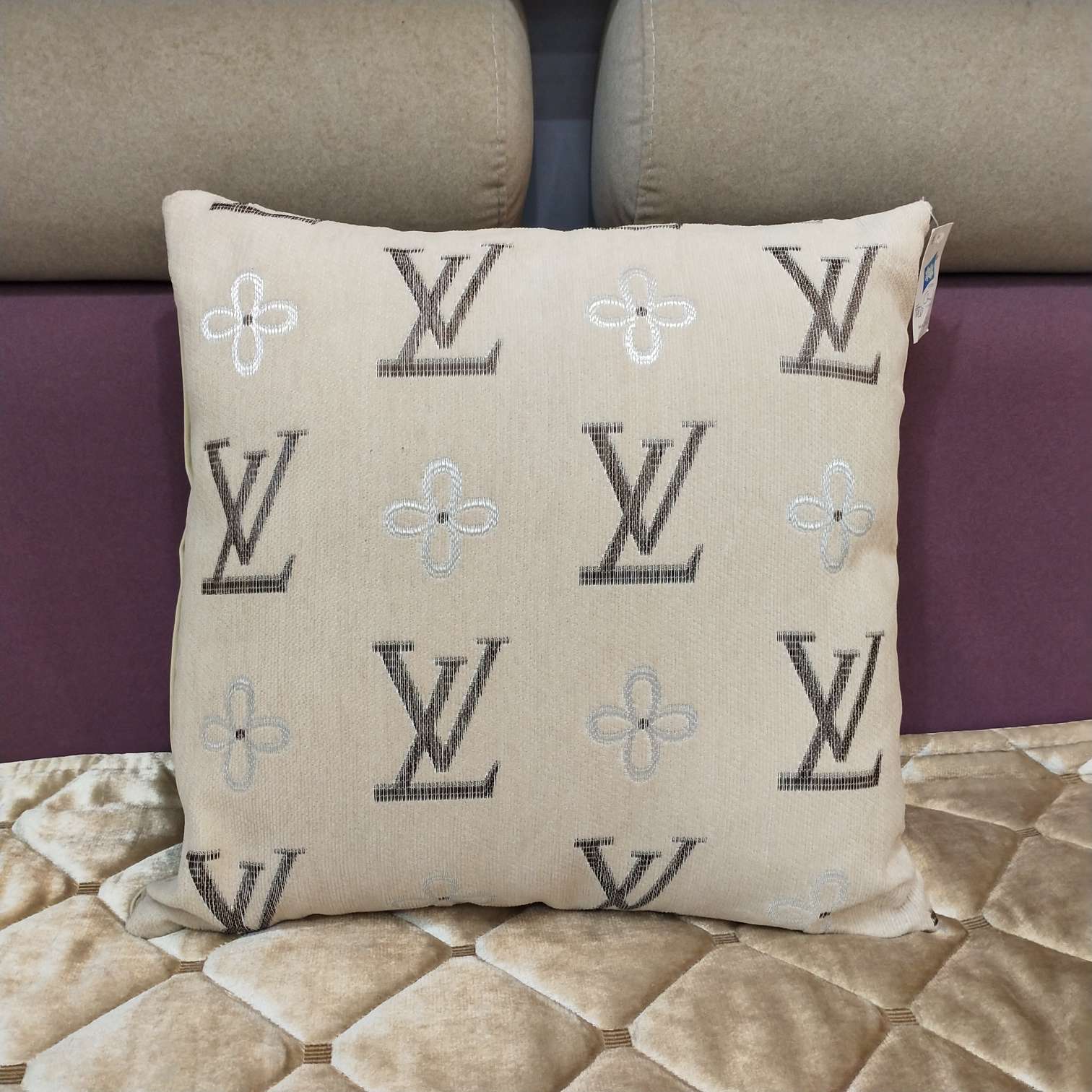 Geometric, simple and modern sofa backrest, car throw pillow, office cushion details Picture