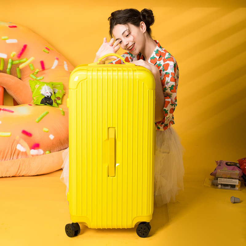 网红爆款旅行箱拉杆箱白底实物图