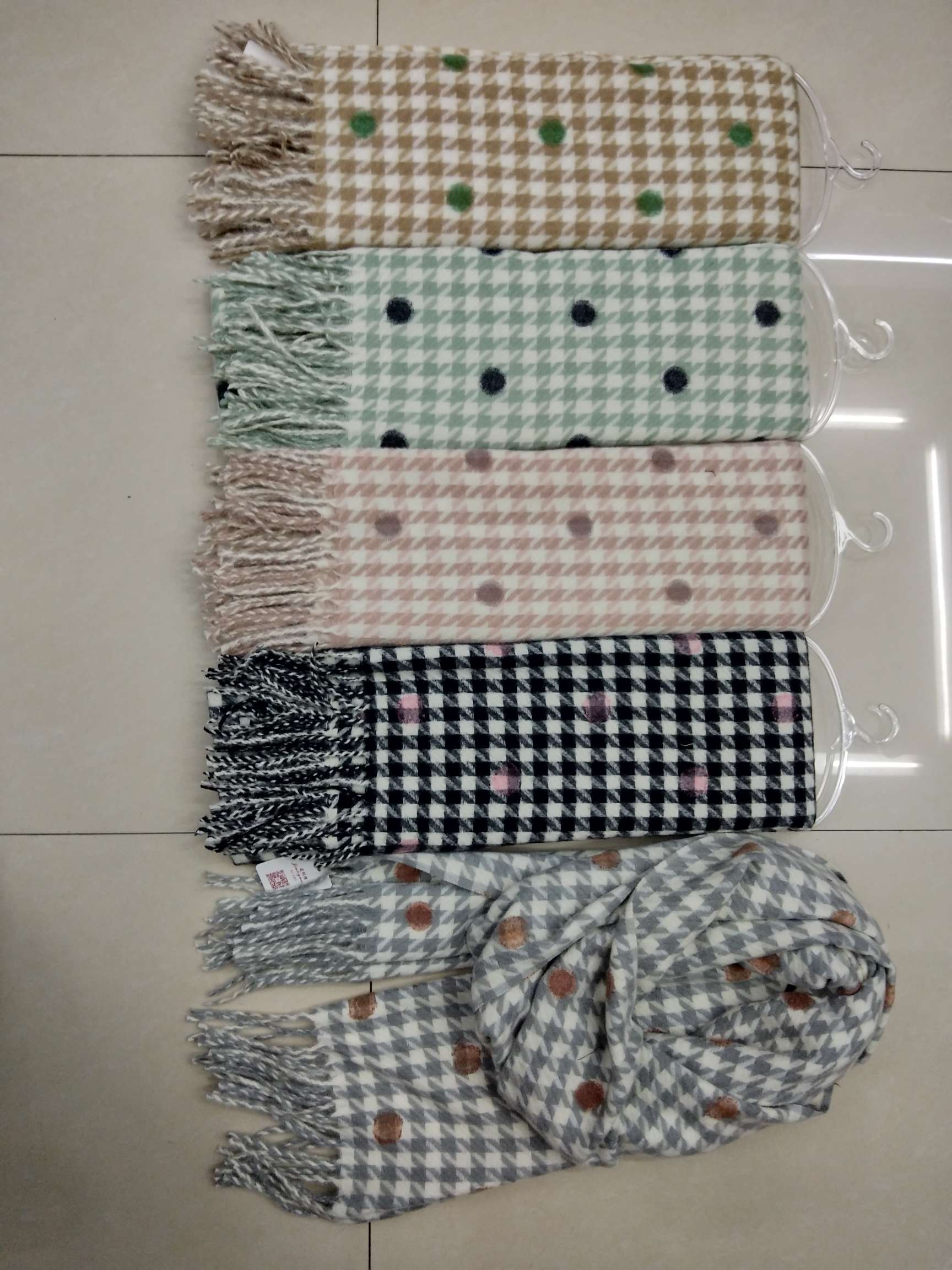 Women's Cashmere Scarf With A Thousand Bird-Checked Polka Dot Cut