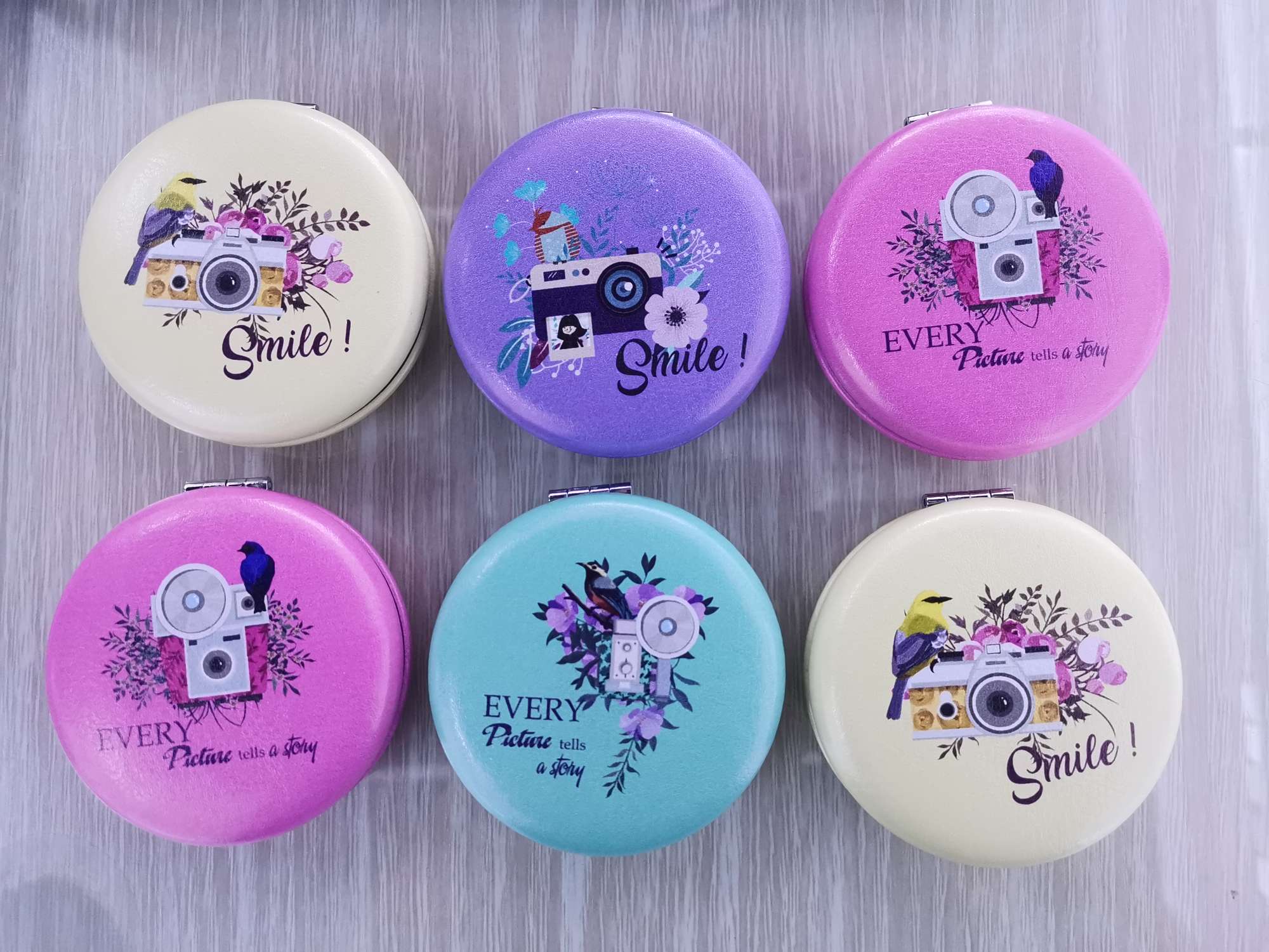 新款双面折叠便携时尚相机系列款式少女化妆镜产品图