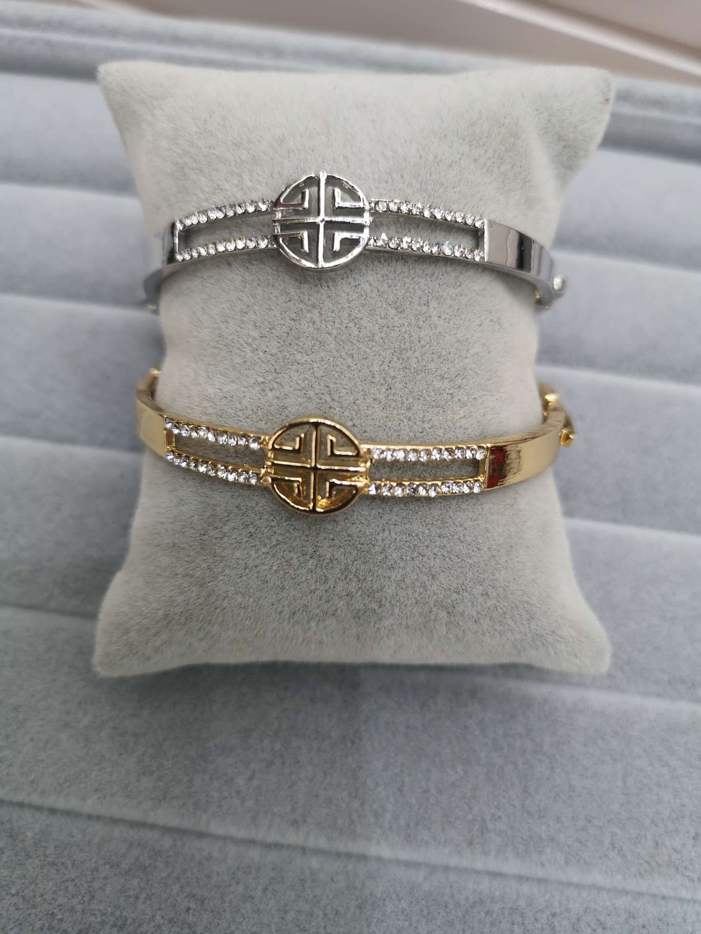 Alloy bracelet