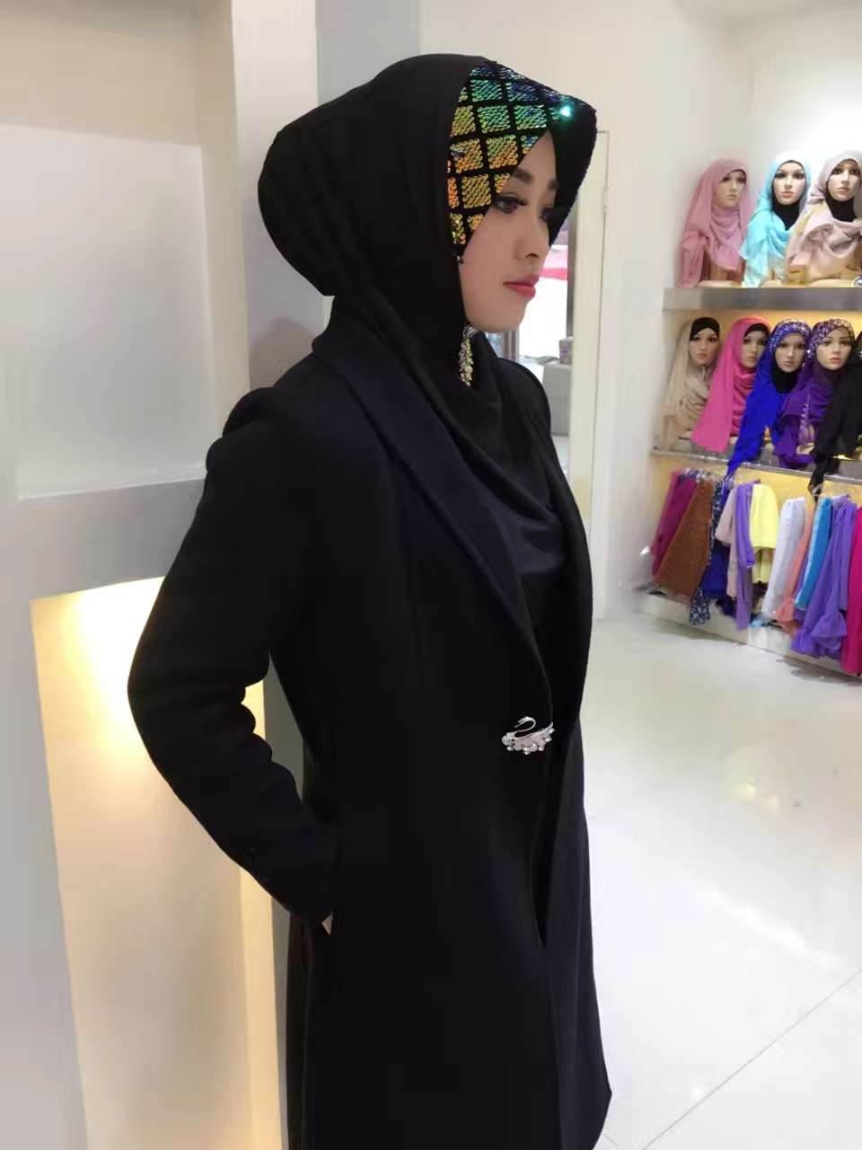 Muslim headscarf manufacturer direct Leica monochrome headscarf hard hat brim with color shingle headscarf Muslim women's headscarf full figure
