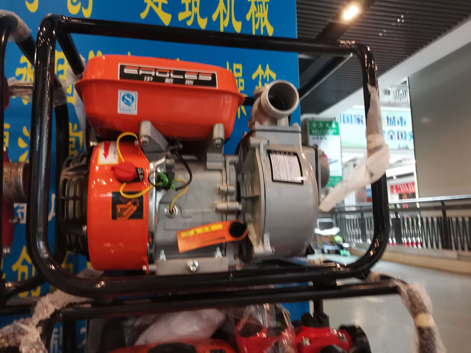 Two-inch gasoline engine water pump Eagle details Picture