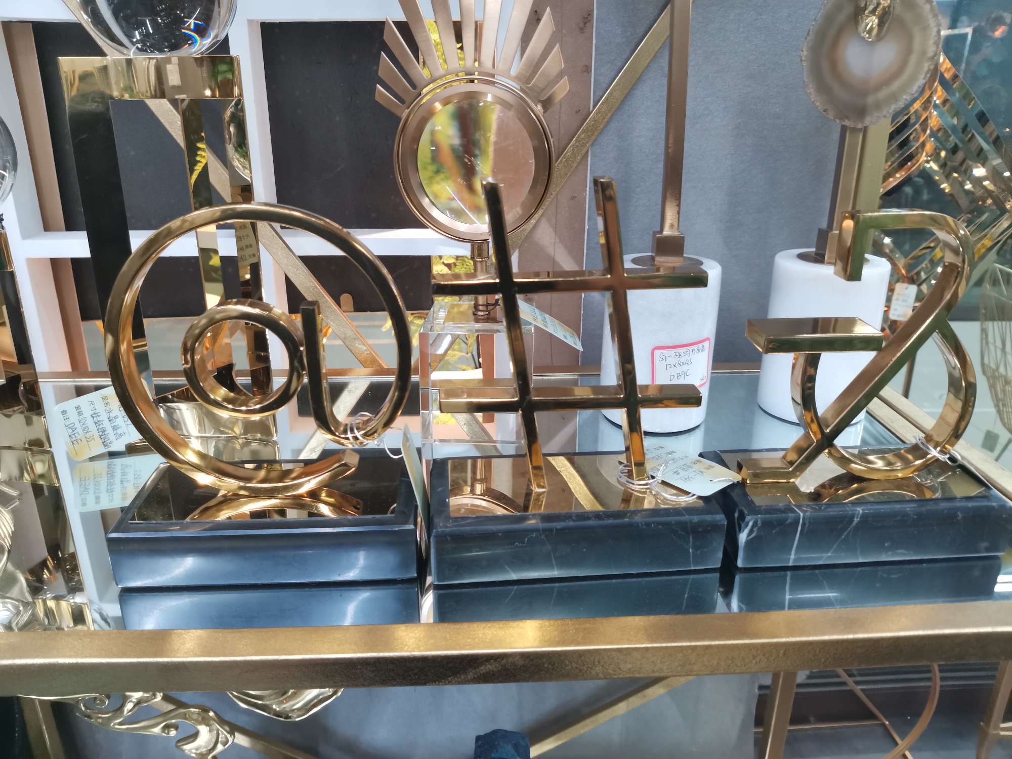 Wine cabinet decorations, home ornaments, living room entrance, swan wine rack, and gifts for moving into a new home