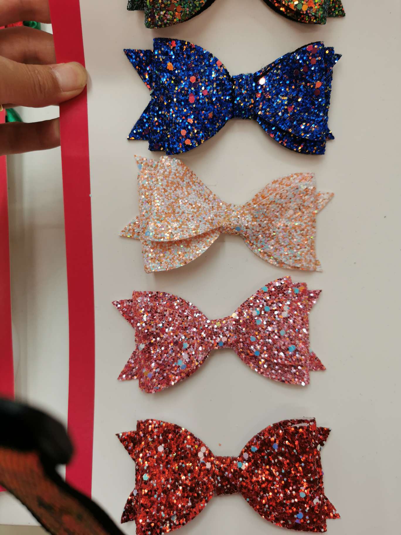 A 11-centimeter bow tie with three layers of elastic golden light film details Picture