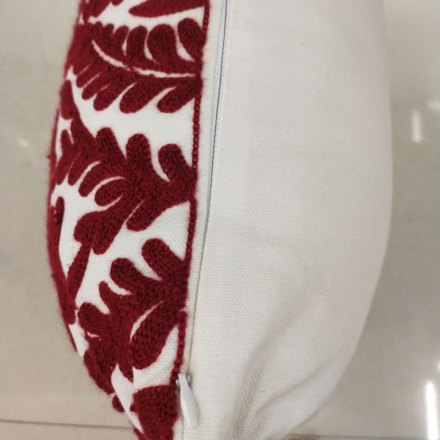 Europe type sitting room sofa back of a chair is contemporary and contracted embroider holds pillow Specification drawing