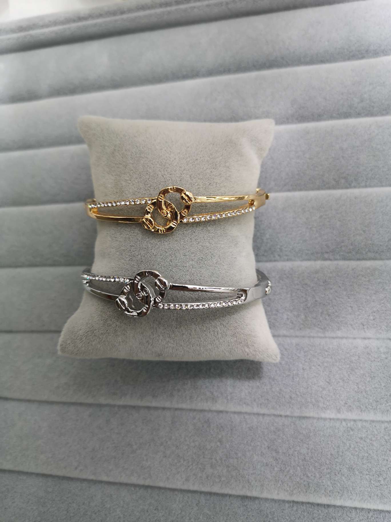 Alloy circle bracelet, high-end jewelry, exquisite bracelet, gift, elegant and noble for ladies