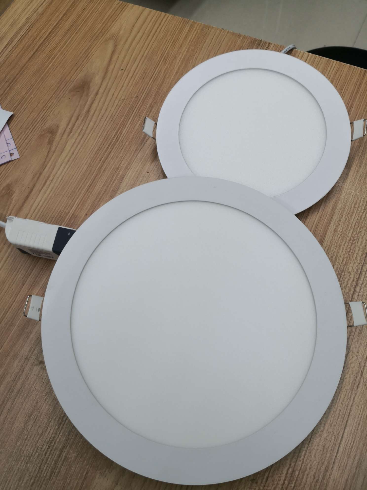 LED die-cast aluminum circular panel light (thin type) 18w - 24w - 100V - 265V, 18W with an outer diameter of 225 and a hole opening of 210, 24W with an outer diameter of 300 and a hole opening of 285