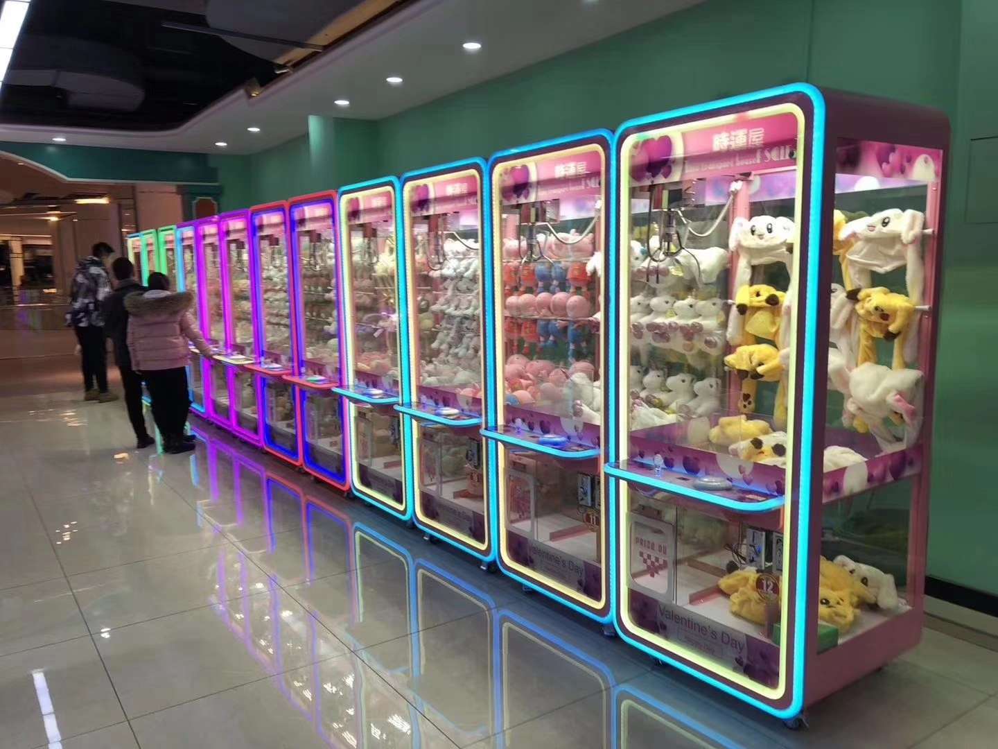 The new coin-operated amusement equipment, the claw machine