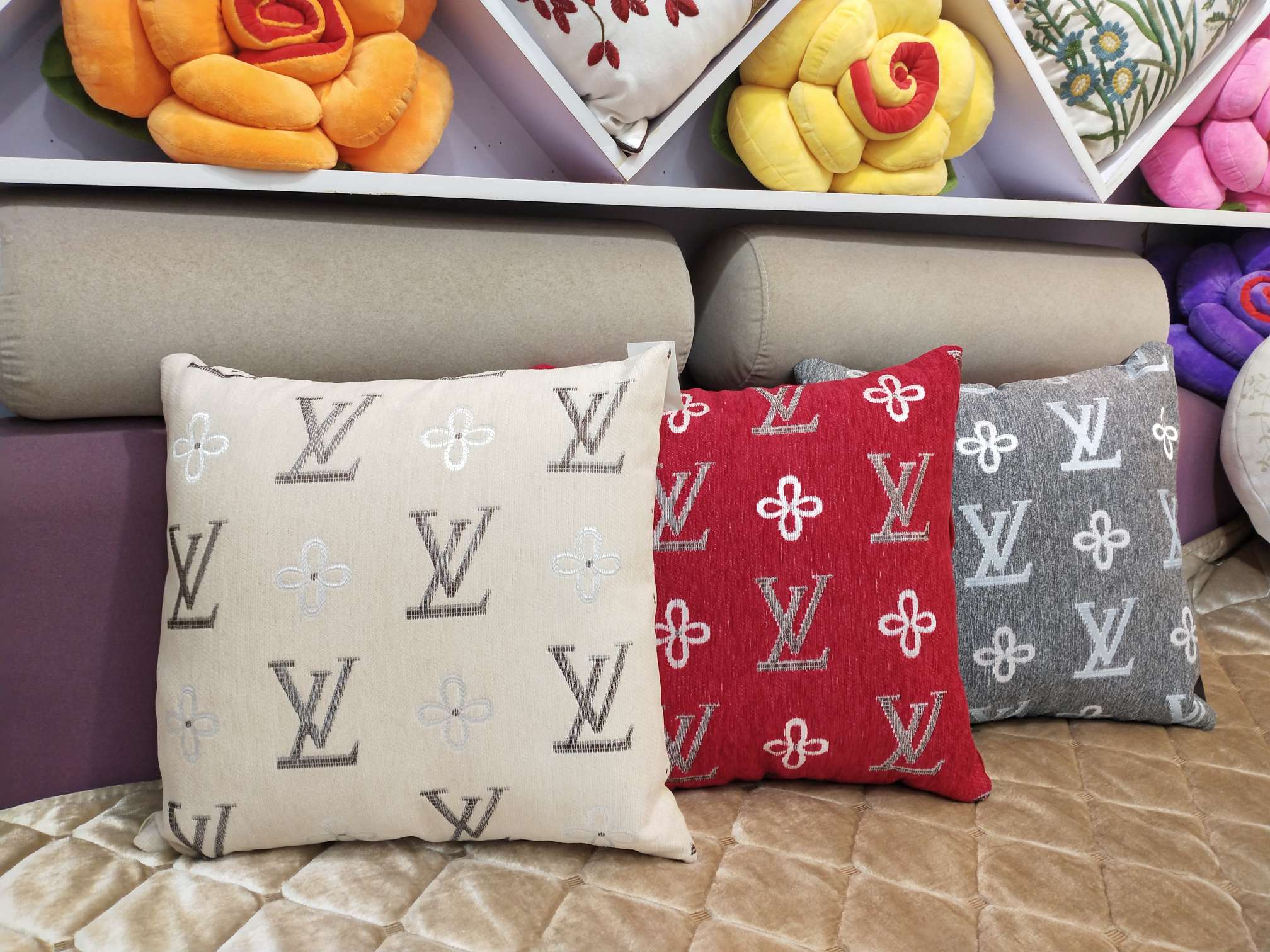 Geometric, simple and modern sofa backrest, car throw pillow, office cushion undefined