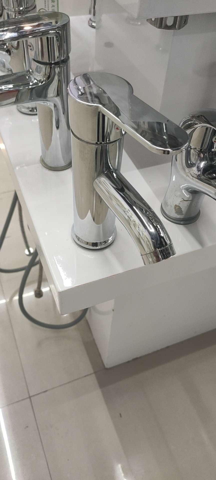 脸盆龙头，不锈钢产品图