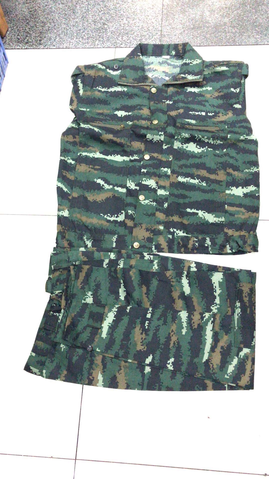 97迷彩服细节图