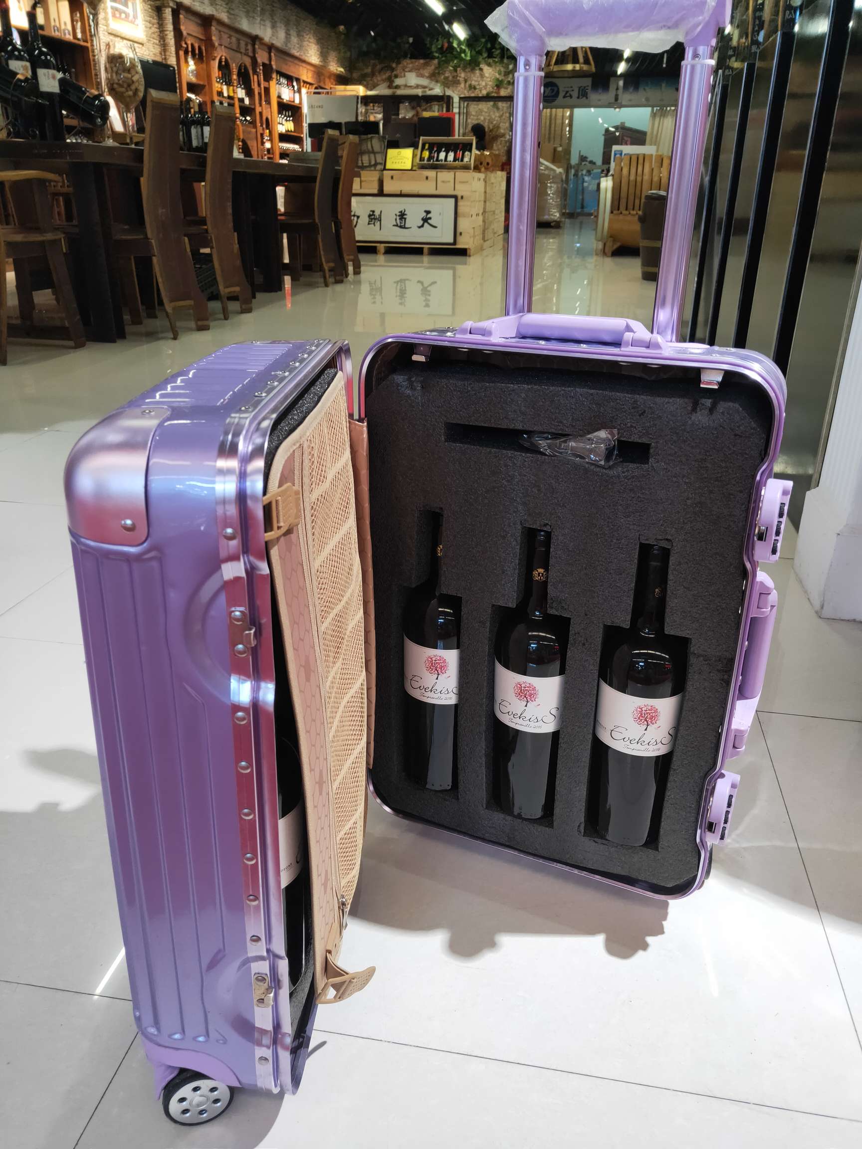 6 bottles of Eve's Kiss Dry Red Wine in luggage details Picture