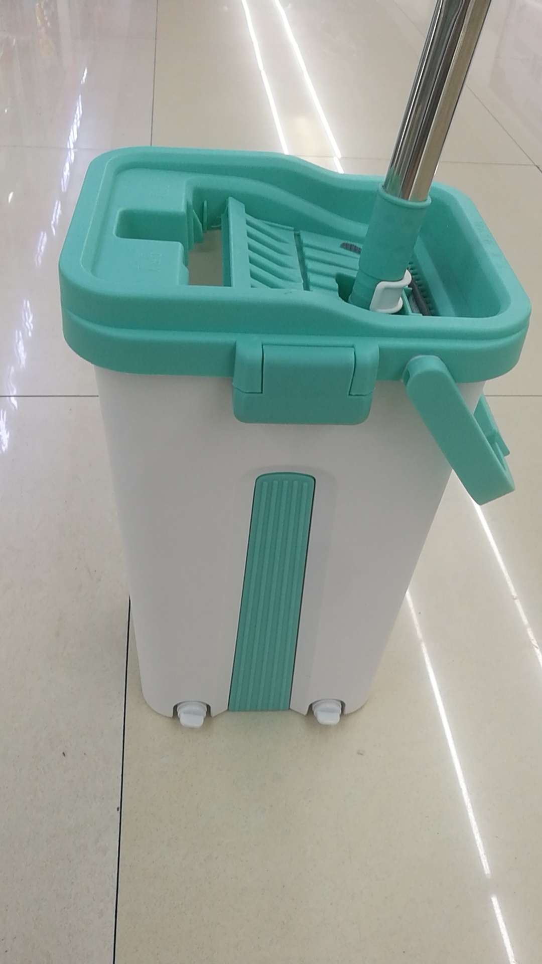 Mop bucket set full figure
