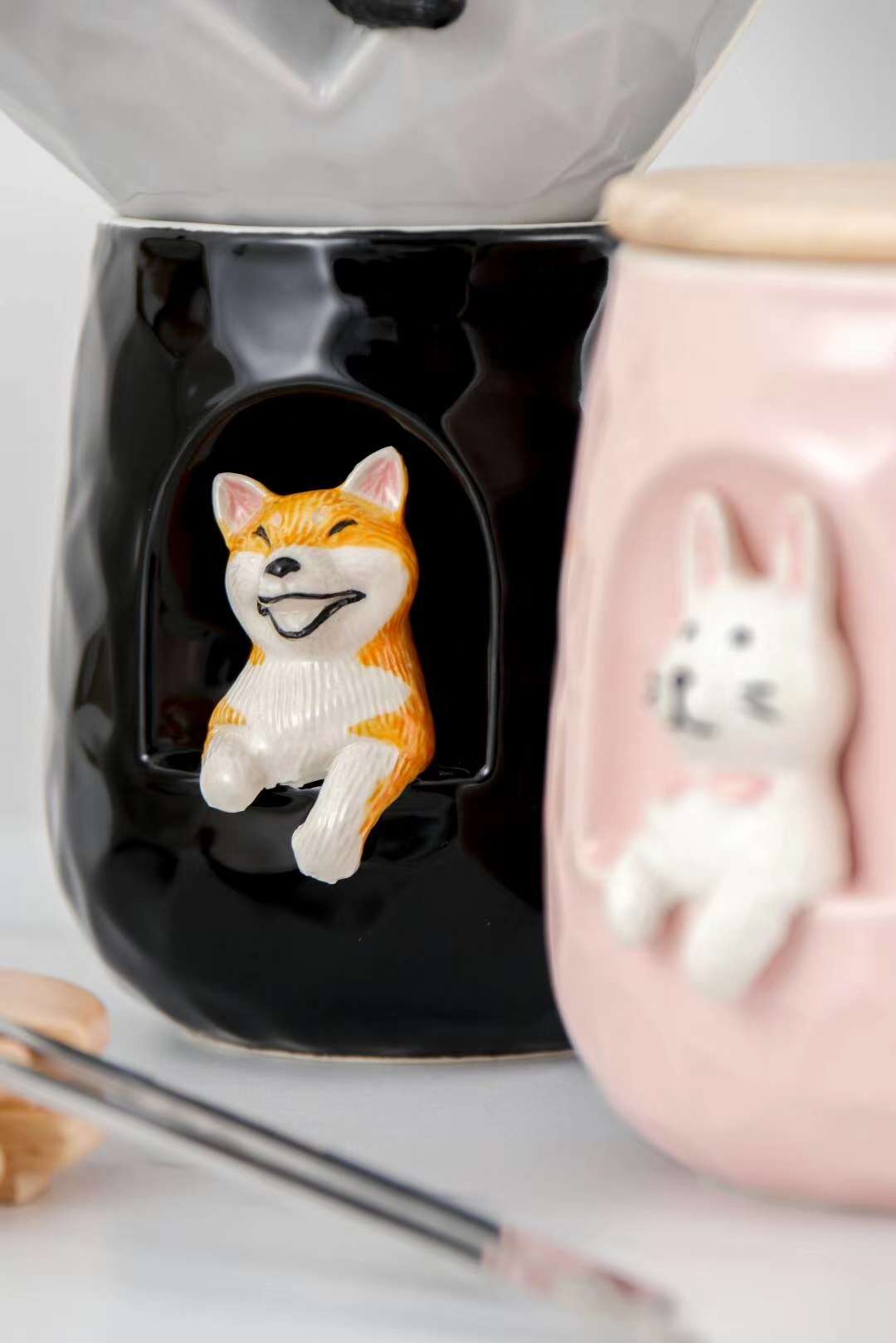 Sj1482-1 430Ml Embossed Escape Animal Doll Ceramic Cup Embossed Pattern Bright Glaze Ceramic Cup With Wooden Lid Silver-Plated Steel Spoon undefined
