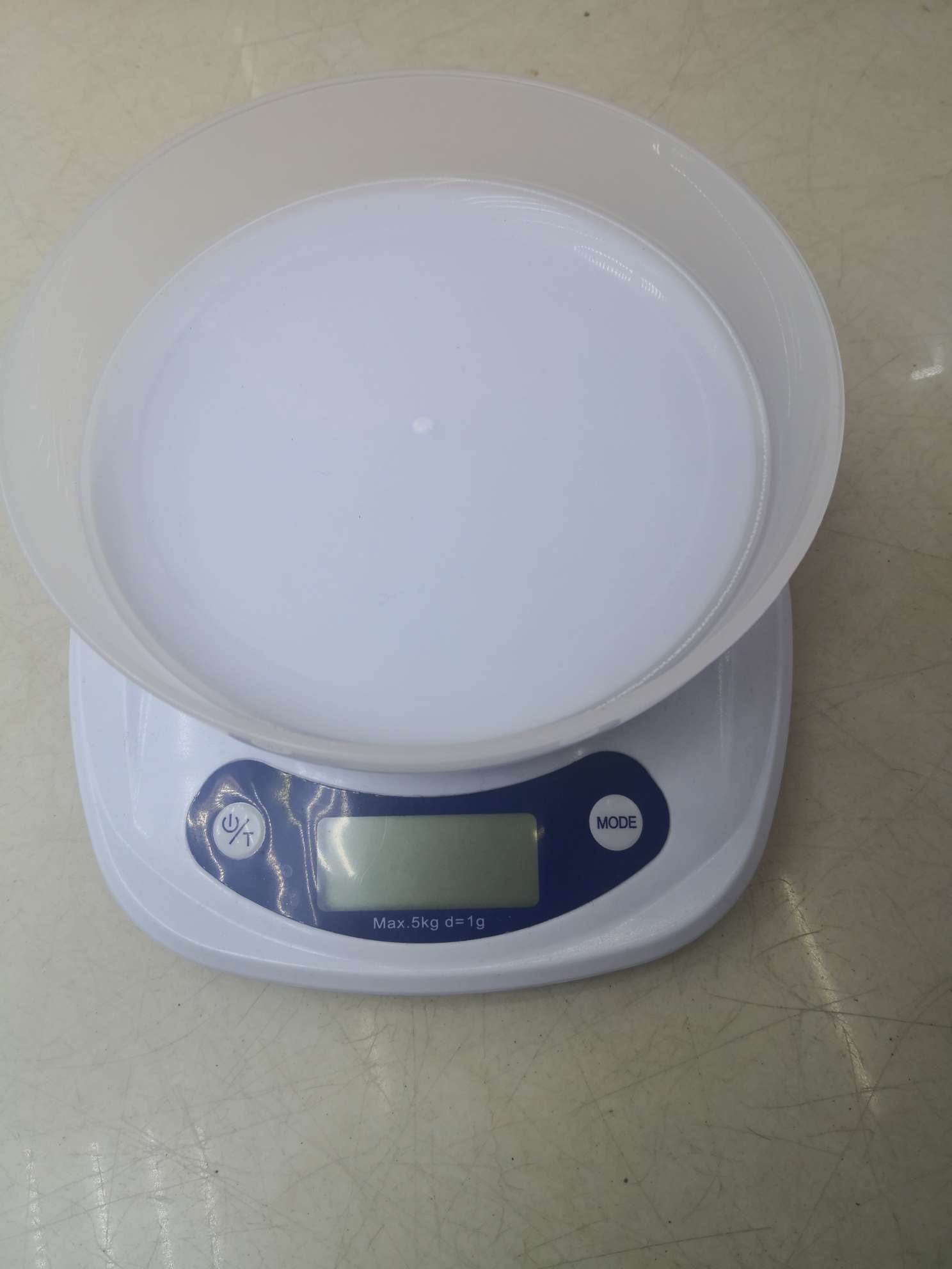 Electronic kitchen scale with plate
