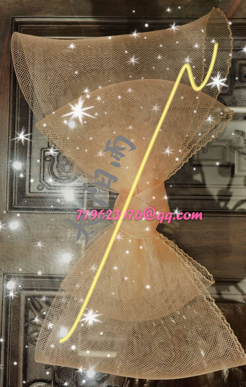 Packing boxes decorated with floral headdress ornaments
