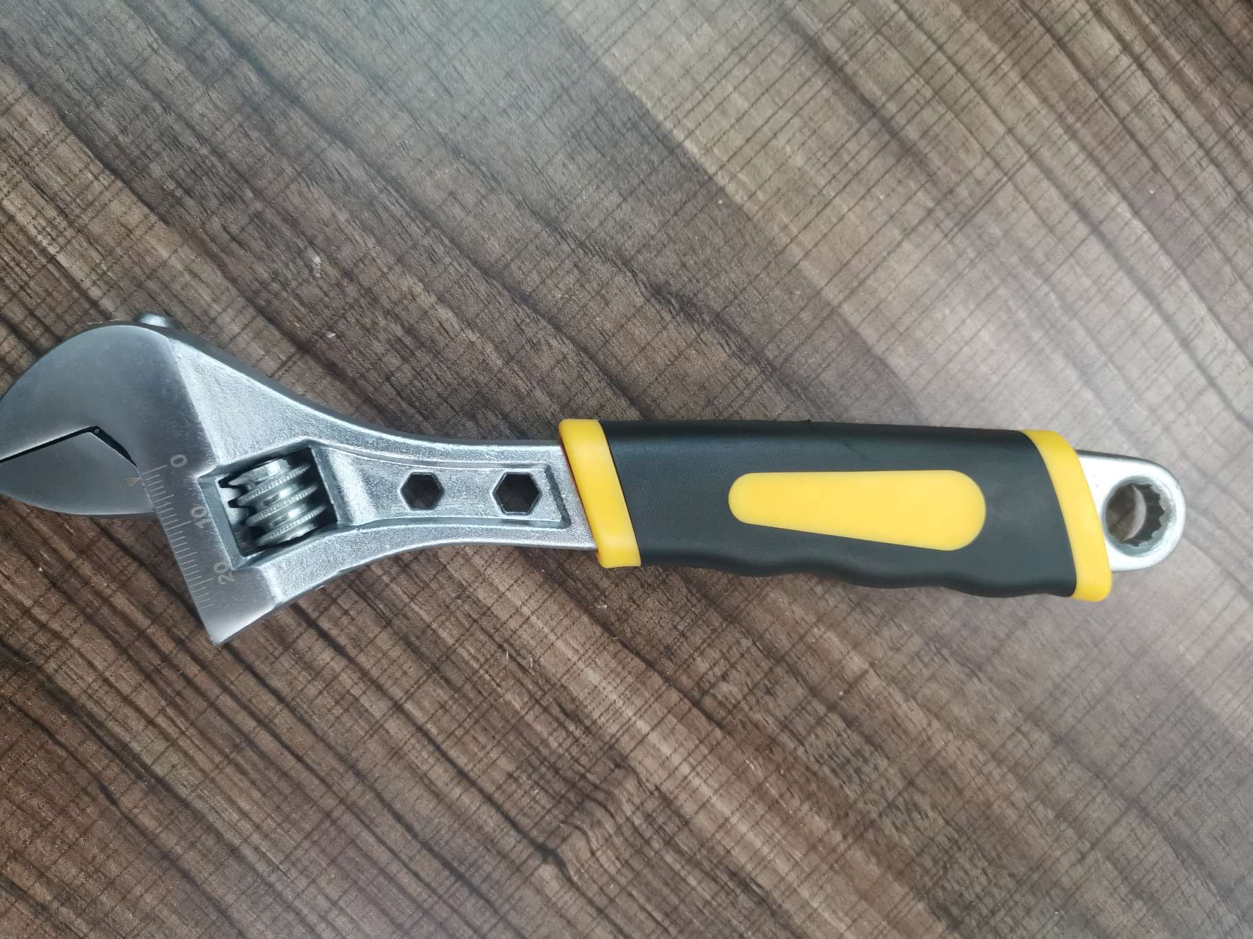 黄黑柄活动扳手