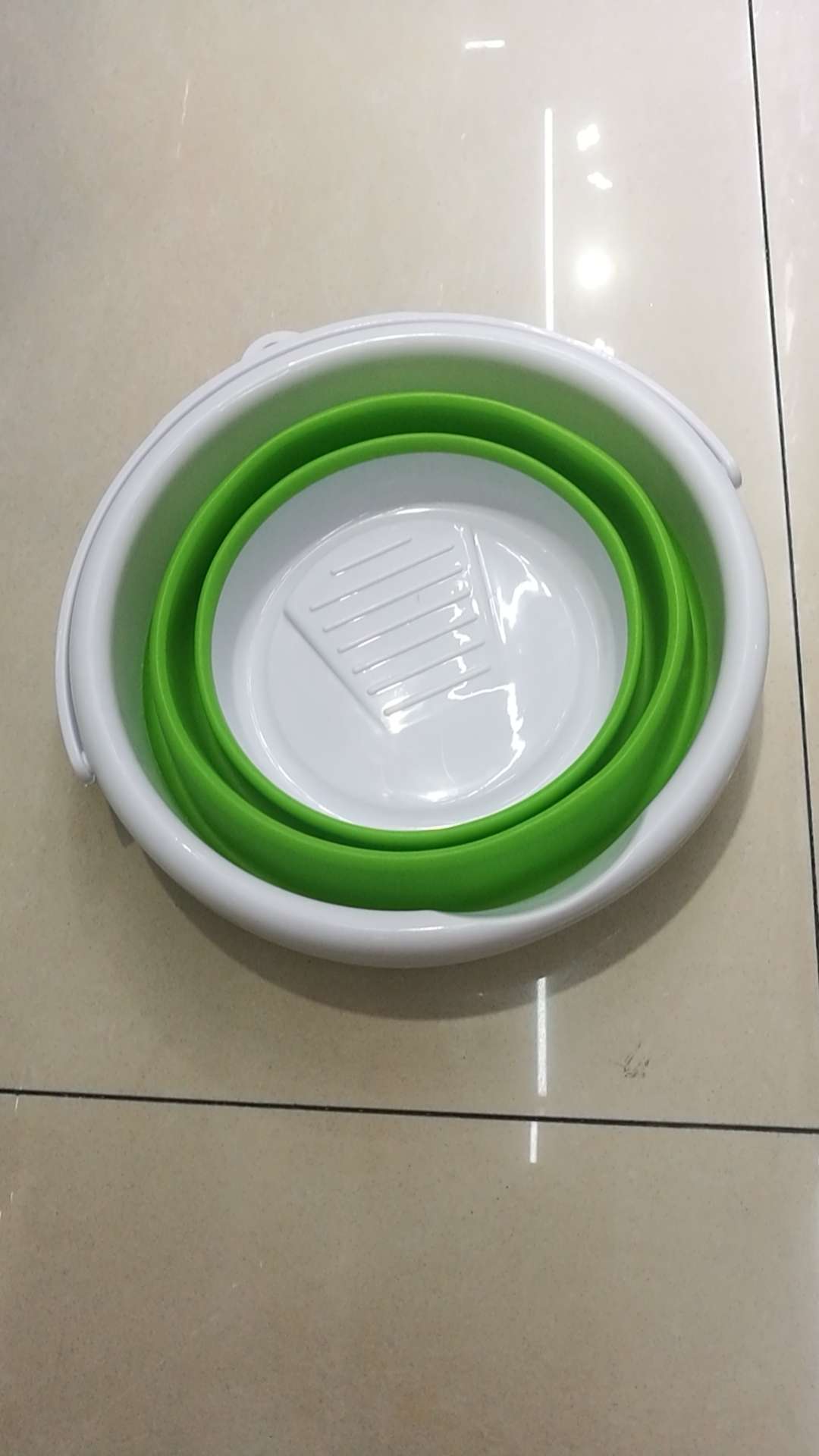 Collapsible bucket details Picture