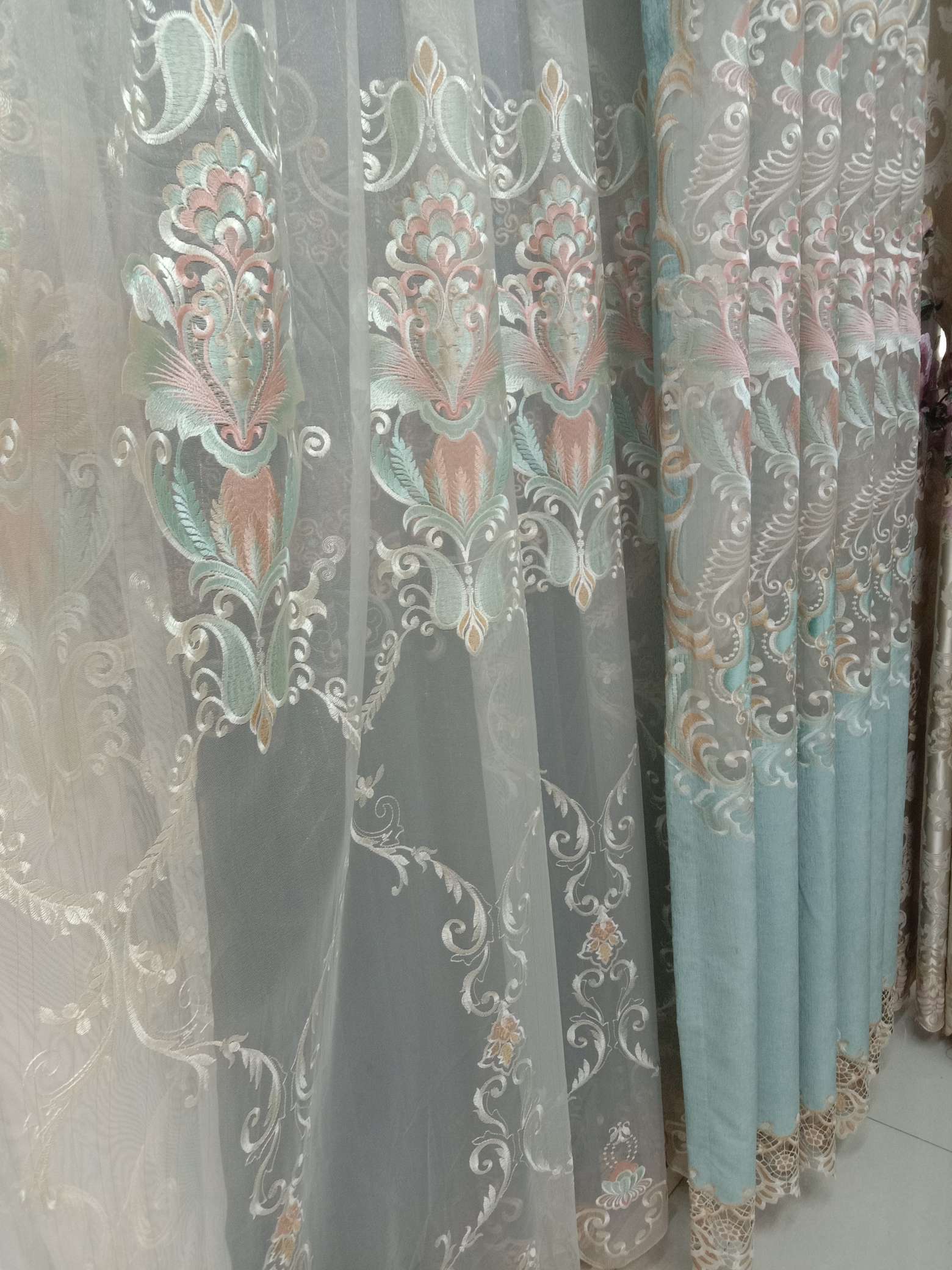 New style factory direct sales available for retail and wholesale. Kaxenier embroidered and hollowed-out fashionable living room and bedroom curtains Item Picture