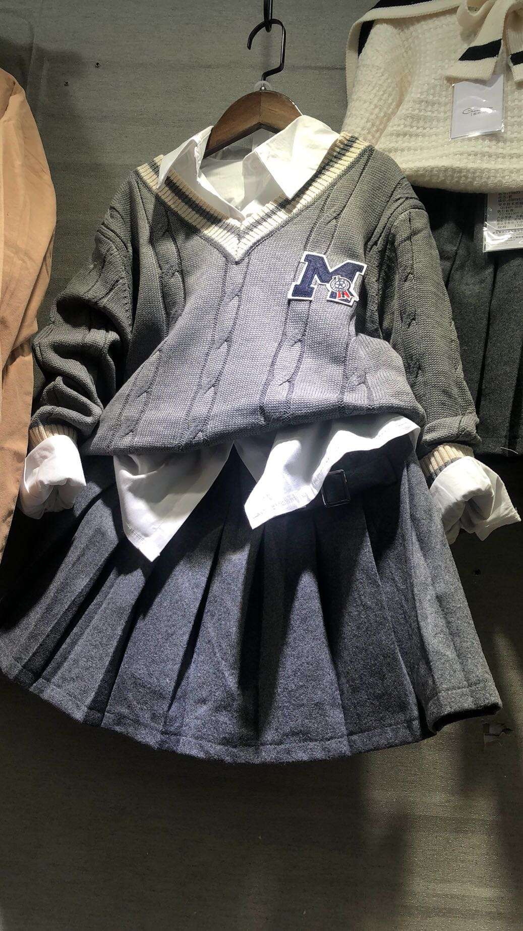 New girl's preppy outfit for the fall thumbnail