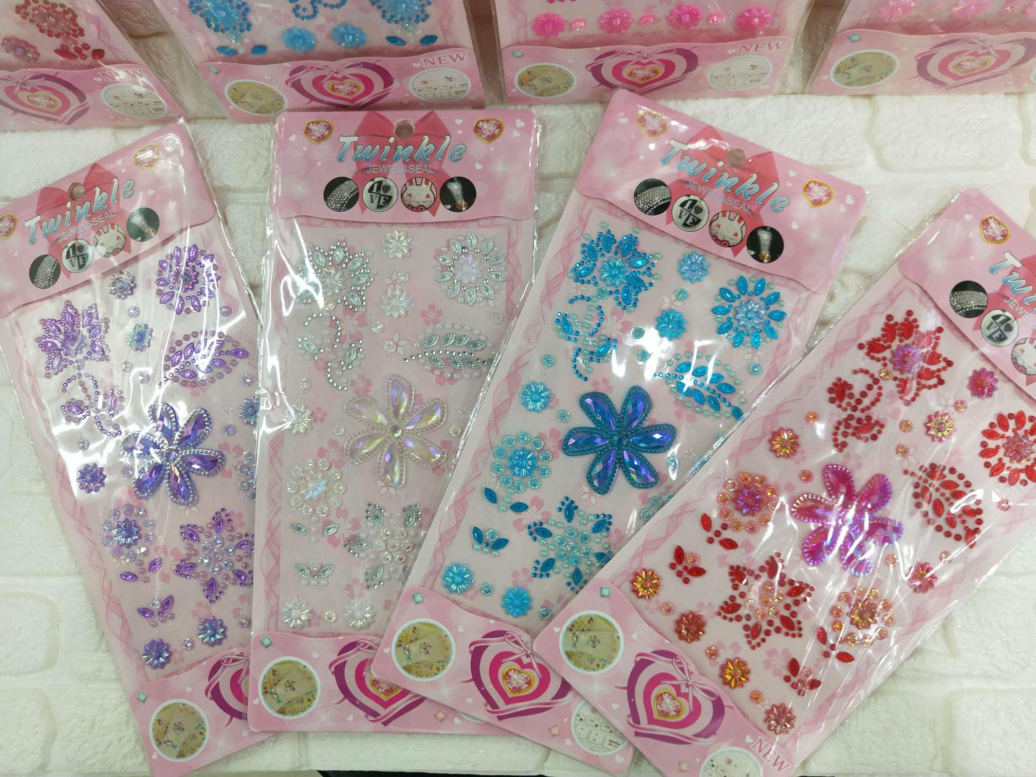 Espalda adhesivo resina acrílico taladrado adhesivo decorativo para teléfono móvil niños creativo artesanal DIY paste pago colores mezclados Application Scenario