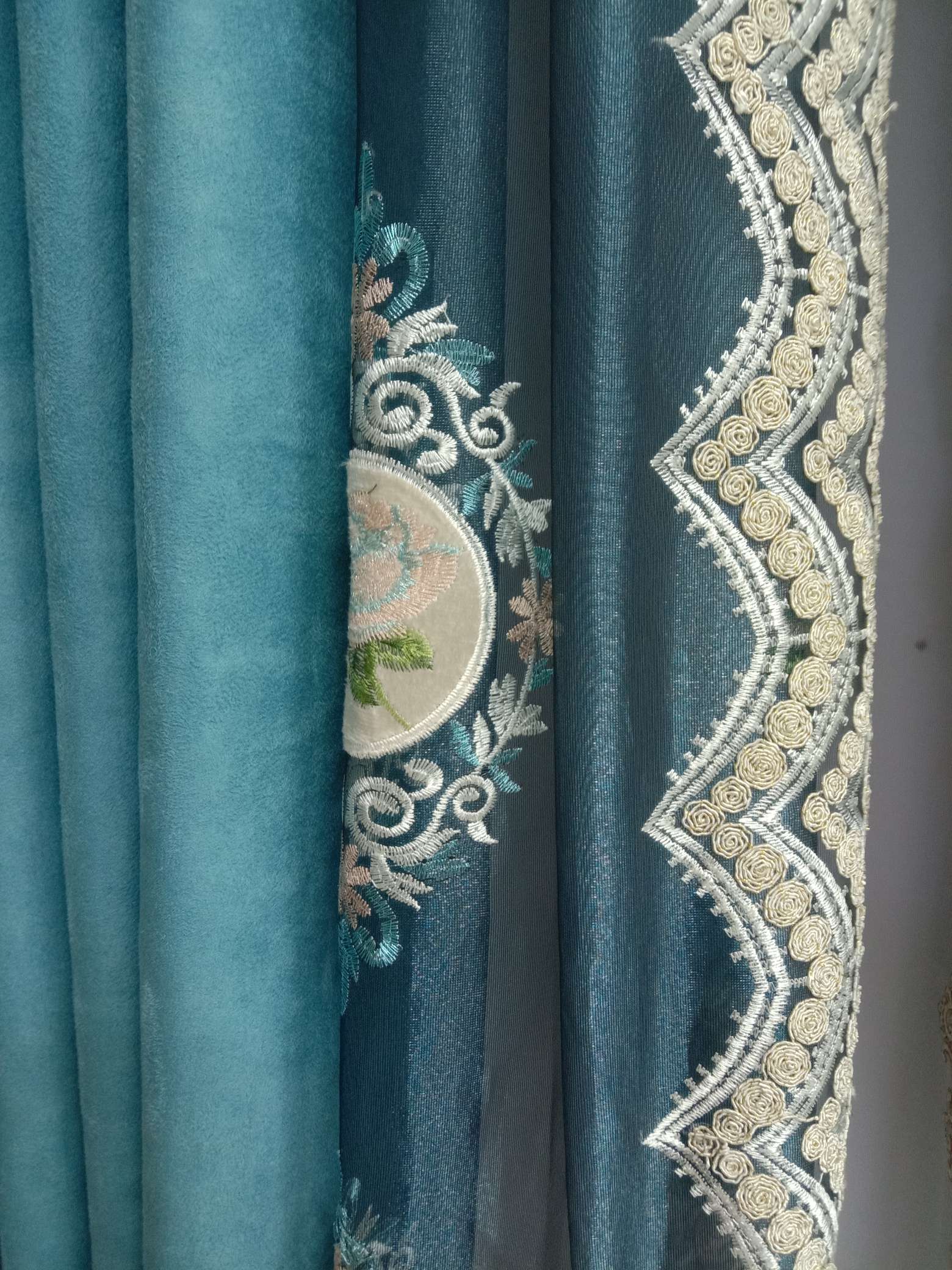 New style factory direct sales available for retail and wholesale of Kala leather velvet full sunshade curtain fabric undefined