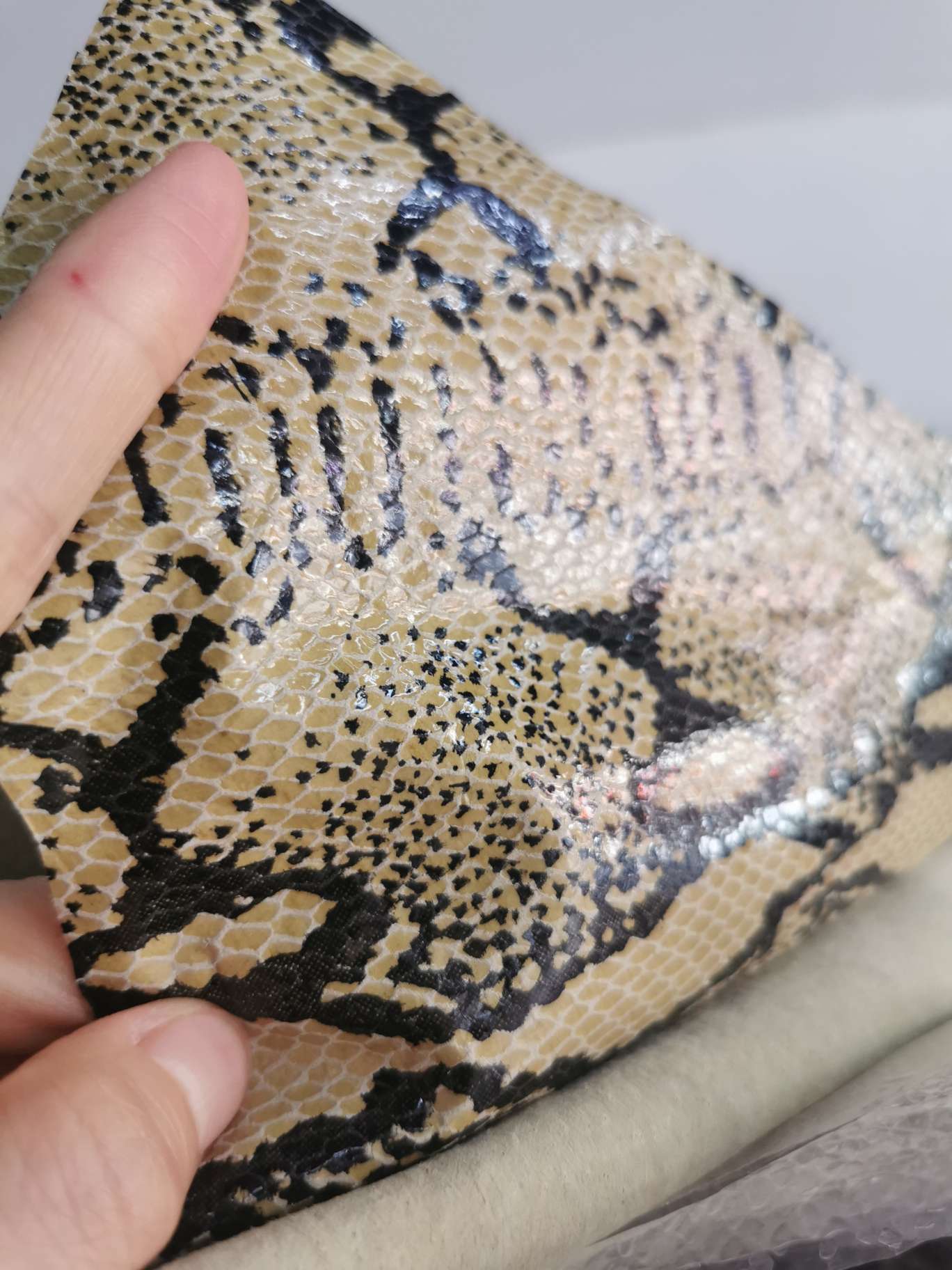 Genuine leather, pigskin printed with snake patterns Specification image