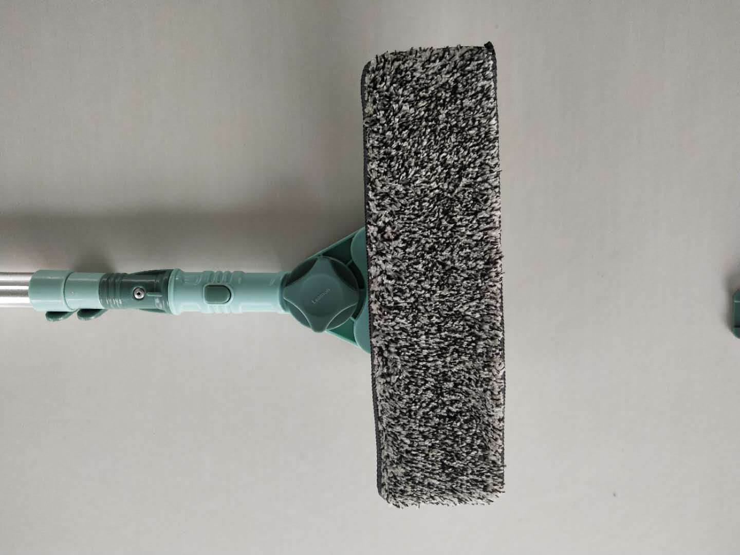 U-shaped glass cleaner, a double-sided cleaning tool for high-rise buildings, a household double-layer window cleaner undefined
