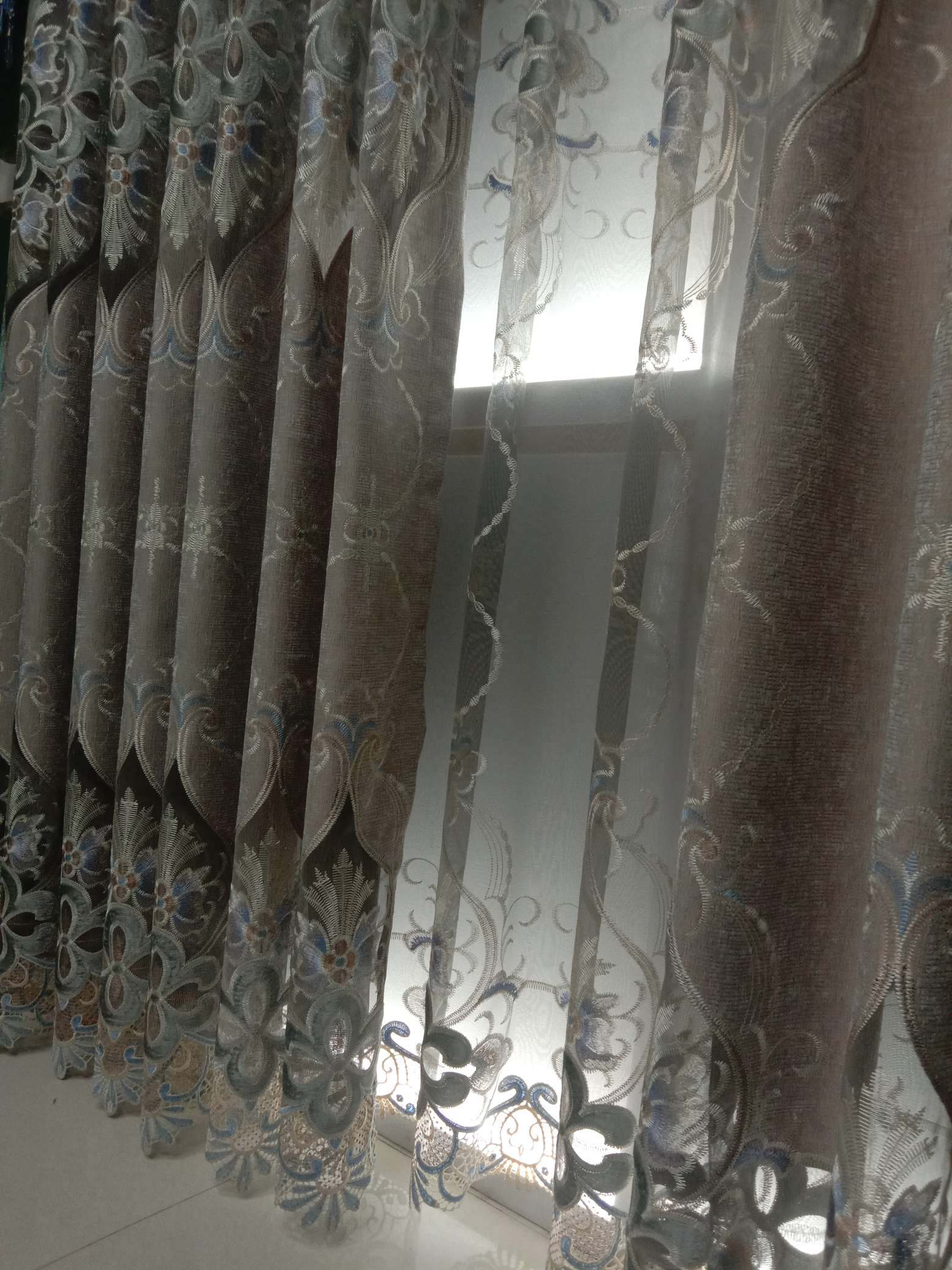 New style factory direct sales available for retail and wholesale of Kaxenier hollowed-out European-style curtains Item Picture