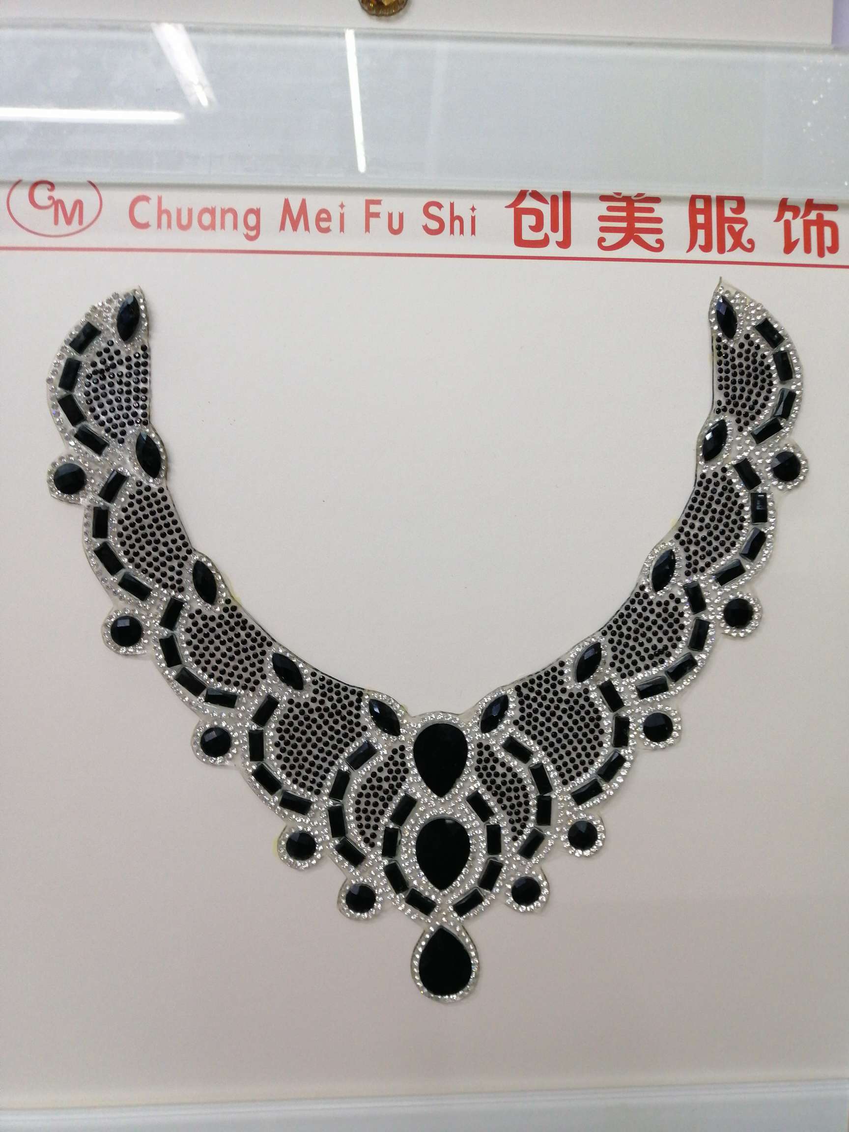 Collar 10 Black Wavy Lace Drops