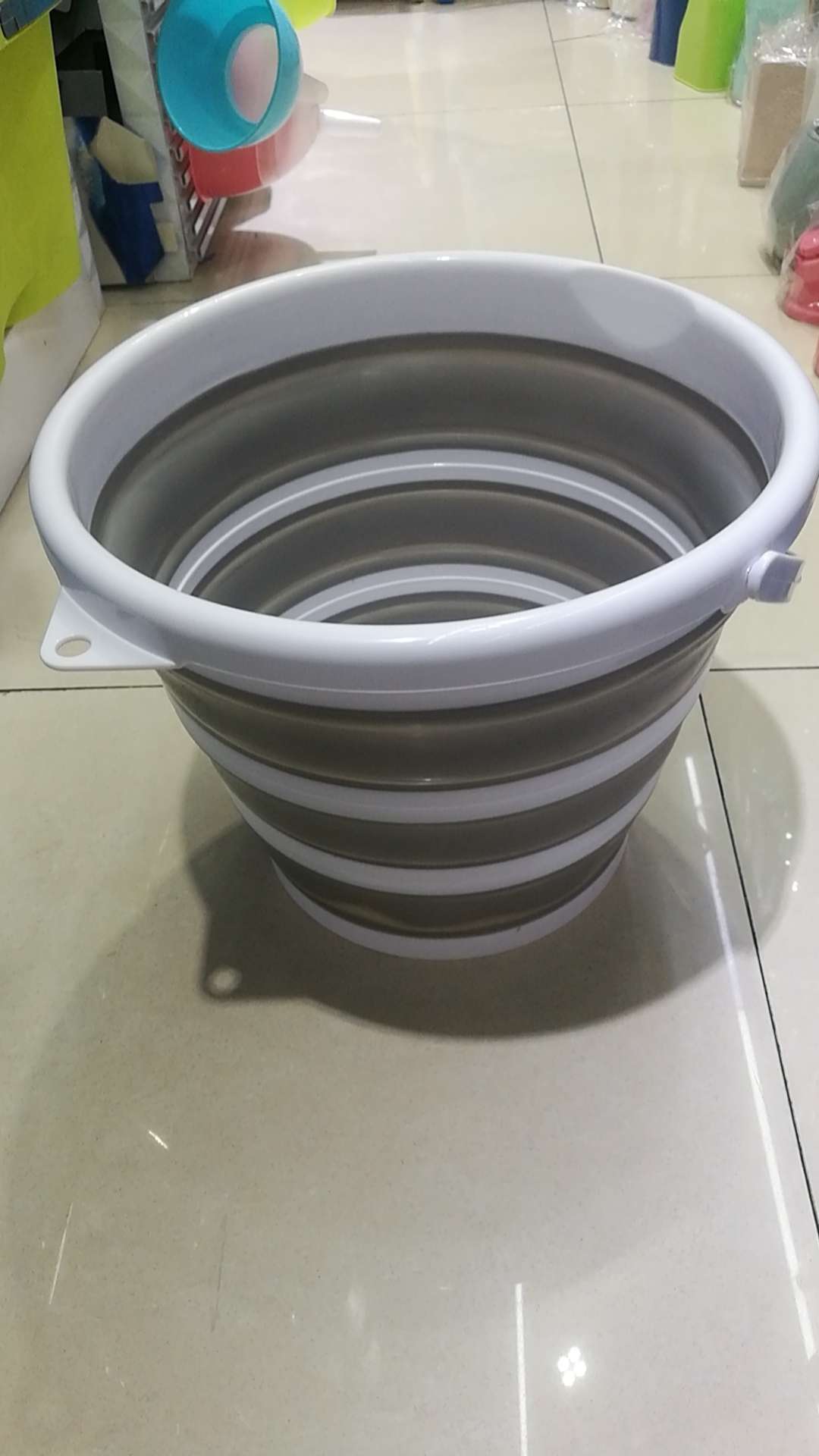 Folding bucket 3 full figure