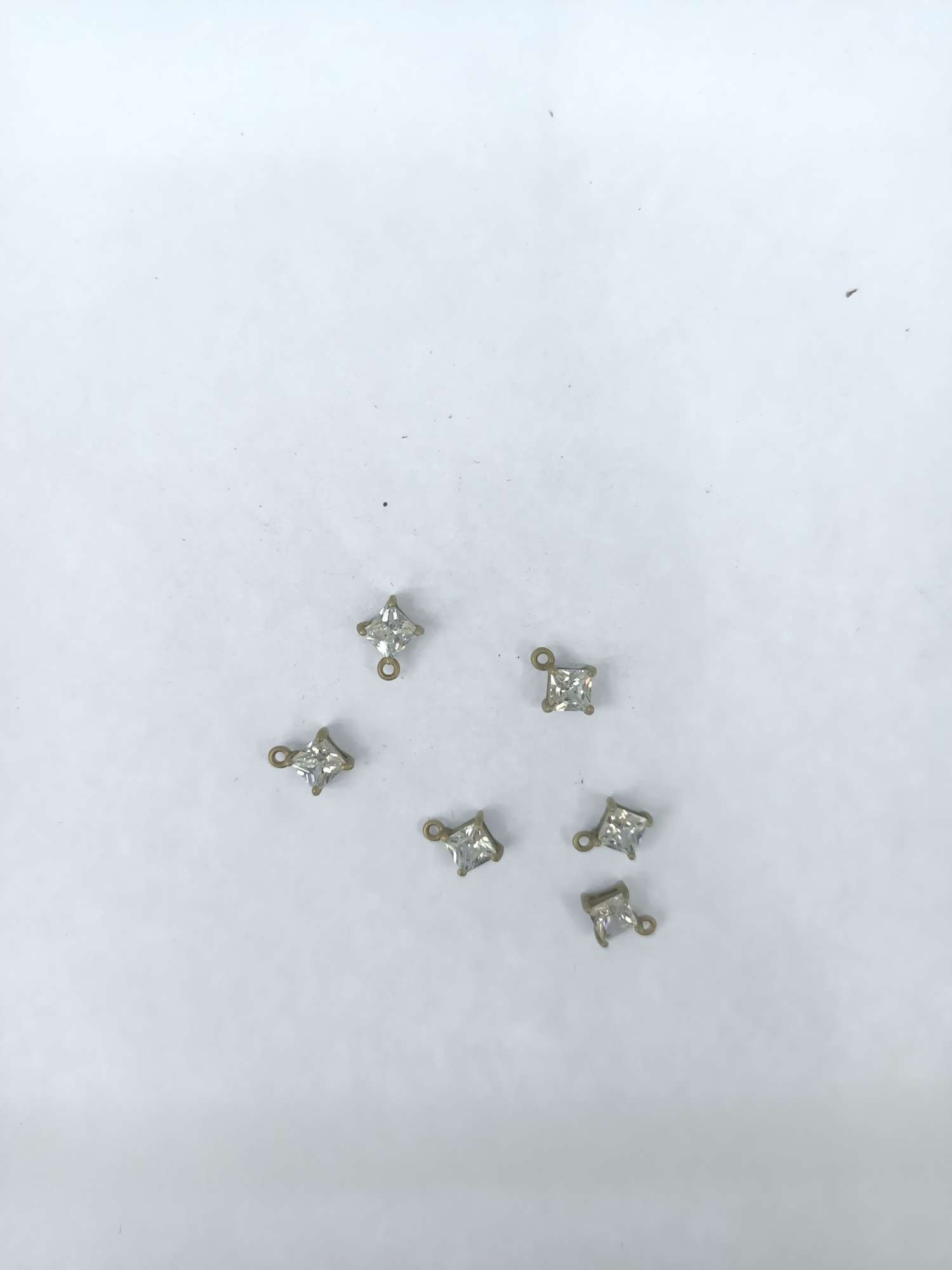 Square accessories from Xinyao jewelry accessories are popular DIY items that are cute and charming